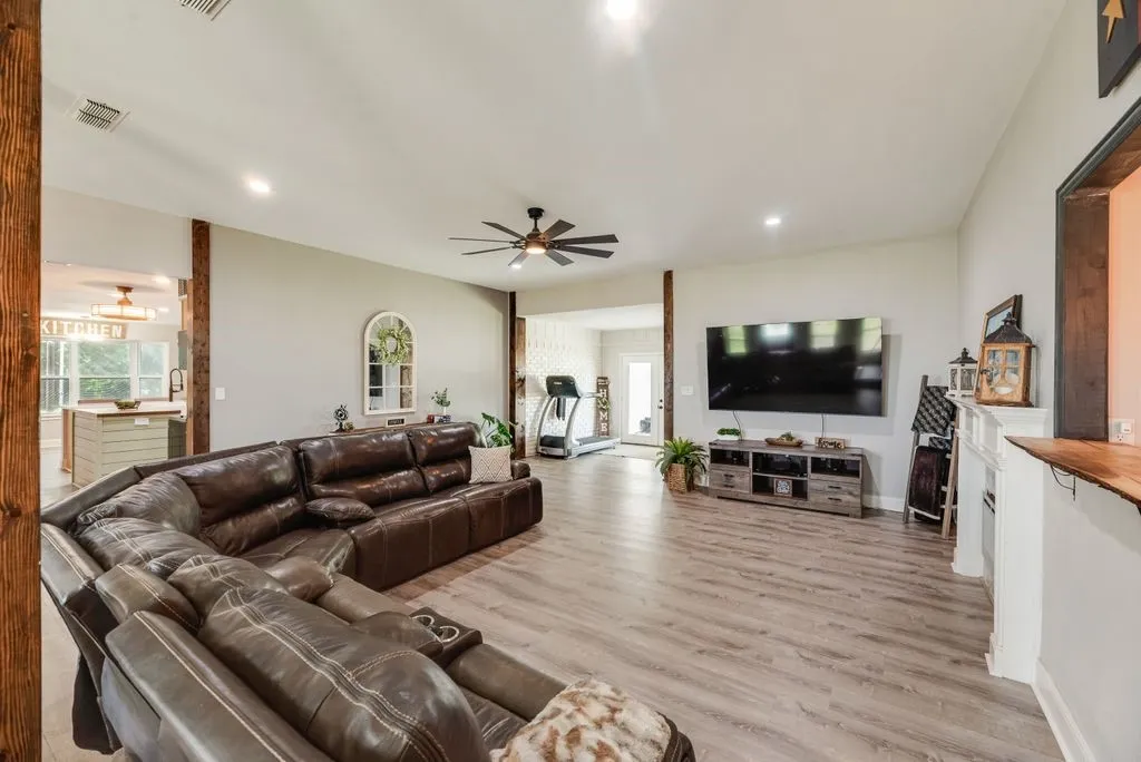Single Family Residence For Sale in Rockwall County , 8549 S Fm 548, Royse City, Texas 75189, 4 Bedroom, 3 Bathroom, 2 Garage spaces, 2,494 Sqft, built in 1990, mls#21401434, Real Estate Agent in Royse City, Homes For Sale in Rockwall county, Homes For Sale in Royse City, Realtor in Royse City Texas, Real Estate Brokerage Independent Realty Texas, Luminita Cordes Realtor