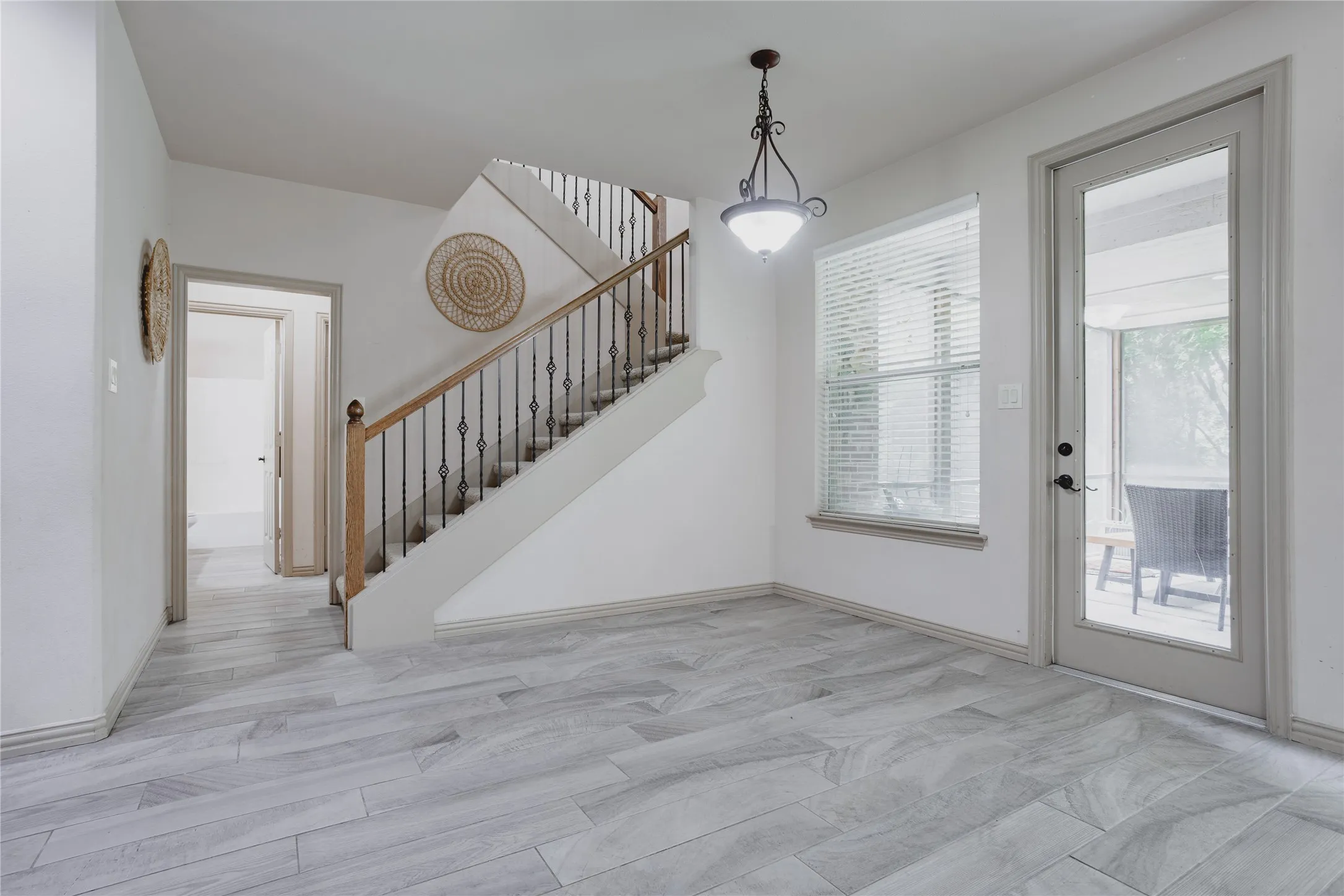 Single Family Residence For Sale in Collin County , 11828 State Highway 205, Lavon, Texas 75166, 4 Bedroom, 3 Bathroom, 2 Garage spaces, 2,700 Sqft, built in 2004, mls#21401436, Real Estate Agent in Lavon, Homes For Sale in Collin county, Homes For Sale in Lavon, Realtor in Lavon Texas, Real Estate Brokerage Independent Realty Texas, Luminita Cordes Realtor