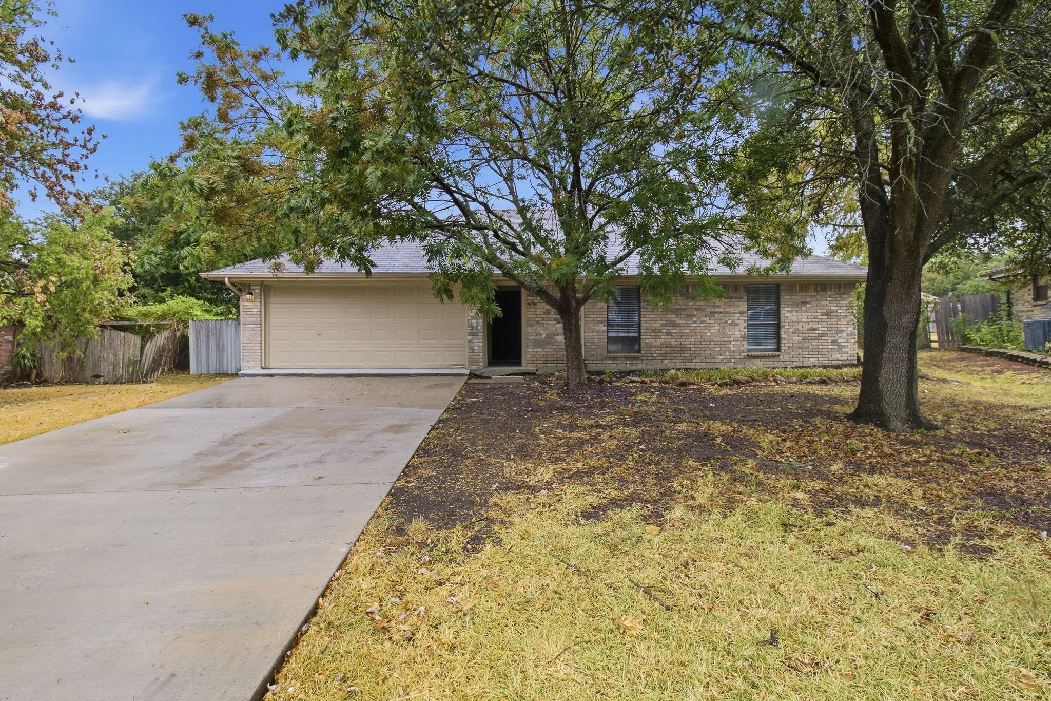 Single Family Residence For Sale in Dallas County , 3516 7th Street, Sachse, Texas 75048, 3 Bedroom, 2 Bathroom, 2 Garage spaces, 1,314 Sqft, built in 1984, mls#21400679, Real Estate Agent in Sachse, Homes For Sale in Dallas county, Homes For Sale in Sachse, Realtor in Sachse Texas, Real Estate Brokerage Independent Realty Texas, Luminita Cordes Realtor