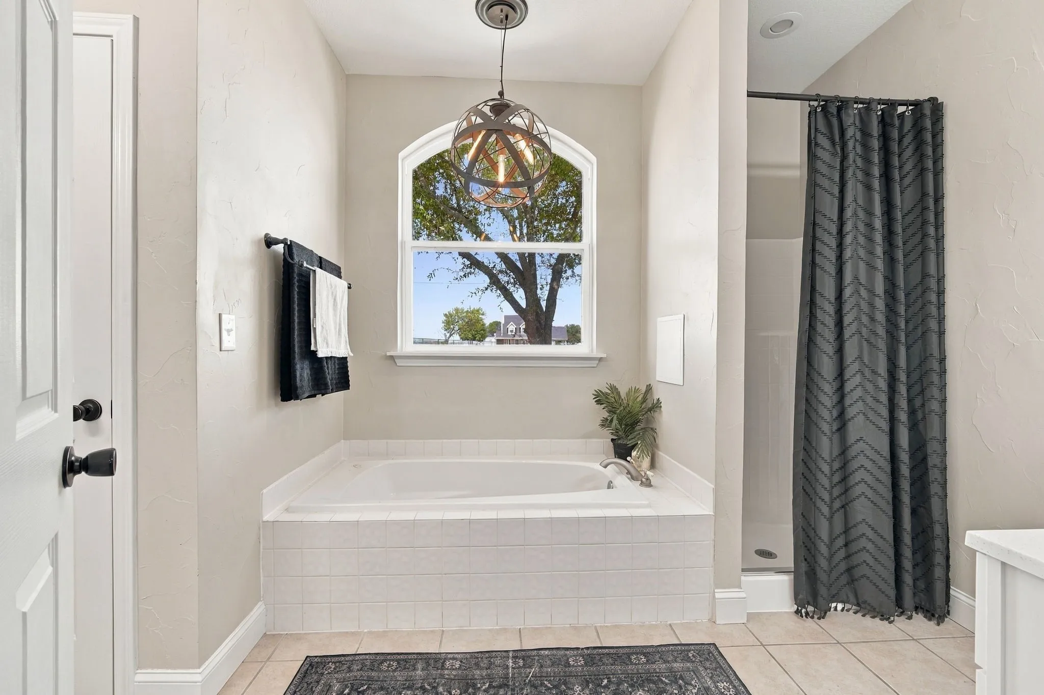 Single Family Residence For Sale in Ellis County , 3231 Fm 66, Waxahachie, Texas 75167, 4 Bedroom, 4 Bathroom, Garage spaces, 2,817 Sqft, built in 2000, mls#21400611, Real Estate Agent in Waxahachie, Homes For Sale in Ellis county, Homes For Sale in Waxahachie, Realtor in Waxahachie Texas, Real Estate Brokerage Independent Realty Texas, Luminita Cordes Realtor