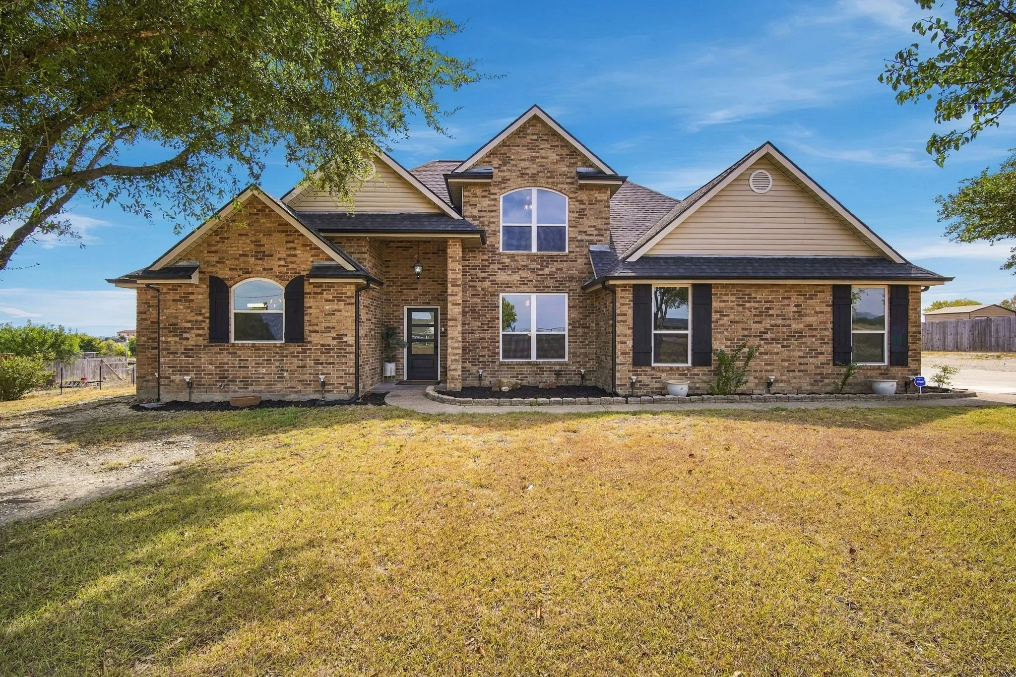 Single Family Residence For Sale in Ellis County , 3231 Fm 66, Waxahachie, Texas 75167, 4 Bedroom, 4 Bathroom, Garage spaces, 2,817 Sqft, built in 2000, mls#21400611, Real Estate Agent in Waxahachie, Homes For Sale in Ellis county, Homes For Sale in Waxahachie, Realtor in Waxahachie Texas, Real Estate Brokerage Independent Realty Texas, Luminita Cordes Realtor