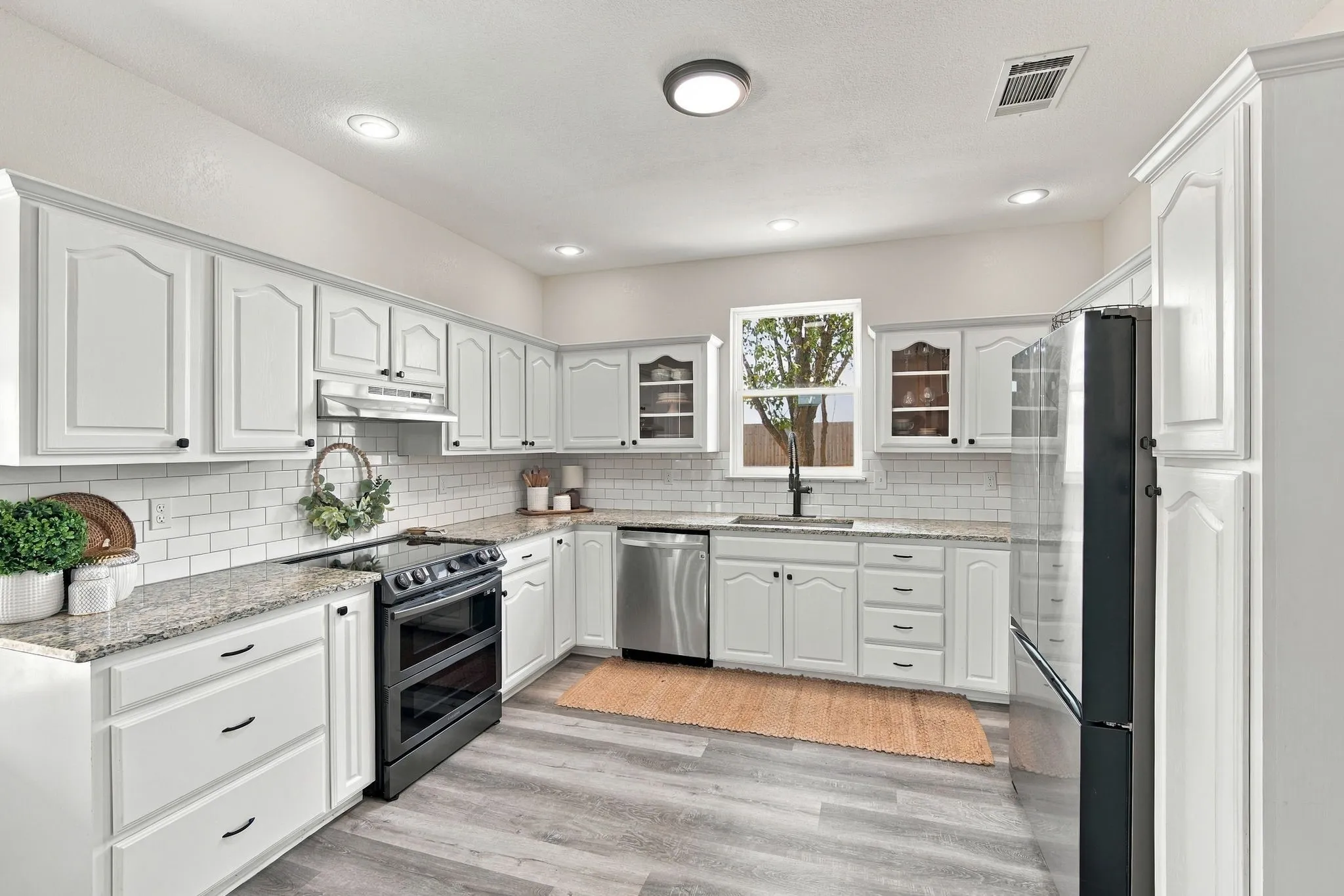 Single Family Residence For Sale in Ellis County , 3231 Fm 66, Waxahachie, Texas 75167, 4 Bedroom, 4 Bathroom, Garage spaces, 2,817 Sqft, built in 2000, mls#21400611, Real Estate Agent in Waxahachie, Homes For Sale in Ellis county, Homes For Sale in Waxahachie, Realtor in Waxahachie Texas, Real Estate Brokerage Independent Realty Texas, Luminita Cordes Realtor