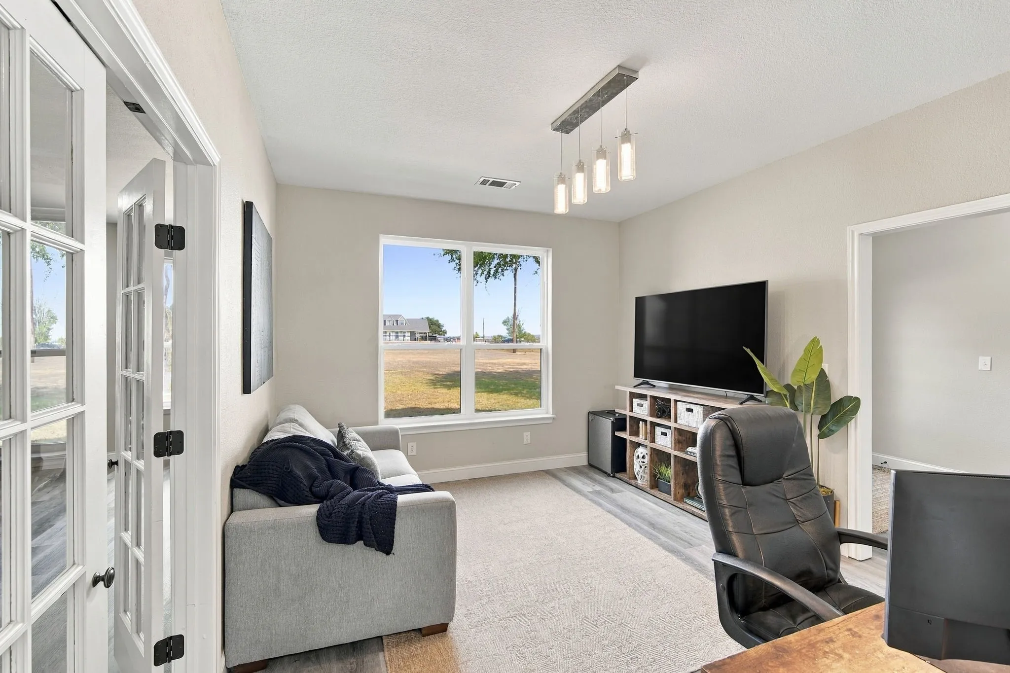 Single Family Residence For Sale in Ellis County , 3231 Fm 66, Waxahachie, Texas 75167, 4 Bedroom, 4 Bathroom, Garage spaces, 2,817 Sqft, built in 2000, mls#21400611, Real Estate Agent in Waxahachie, Homes For Sale in Ellis county, Homes For Sale in Waxahachie, Realtor in Waxahachie Texas, Real Estate Brokerage Independent Realty Texas, Luminita Cordes Realtor