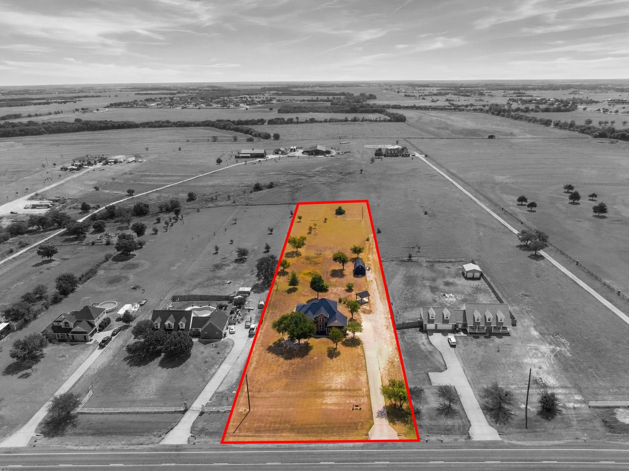 Single Family Residence For Sale in Ellis County , 3231 Fm 66, Waxahachie, Texas 75167, 4 Bedroom, 4 Bathroom, Garage spaces, 2,817 Sqft, built in 2000, mls#21400611, Real Estate Agent in Waxahachie, Homes For Sale in Ellis county, Homes For Sale in Waxahachie, Realtor in Waxahachie Texas, Real Estate Brokerage Independent Realty Texas, Luminita Cordes Realtor