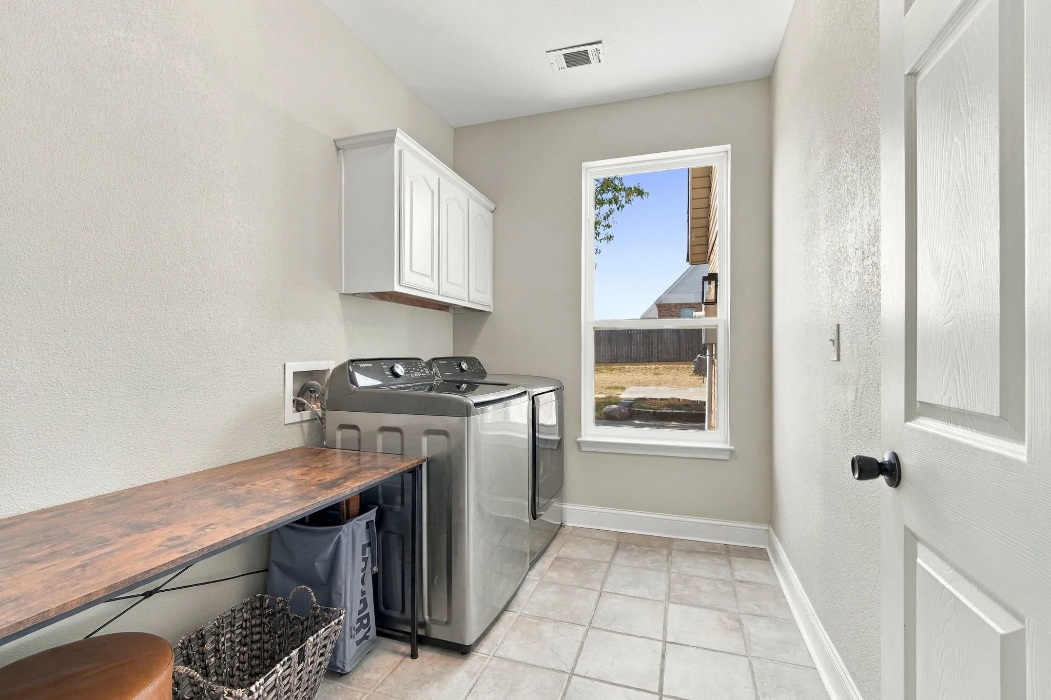 Single Family Residence For Sale in Ellis County , 3231 Fm 66, Waxahachie, Texas 75167, 4 Bedroom, 4 Bathroom, Garage spaces, 2,817 Sqft, built in 2000, mls#21400611, Real Estate Agent in Waxahachie, Homes For Sale in Ellis county, Homes For Sale in Waxahachie, Realtor in Waxahachie Texas, Real Estate Brokerage Independent Realty Texas, Luminita Cordes Realtor