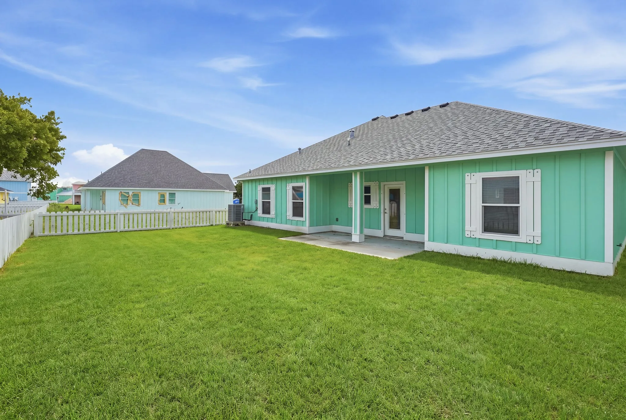 Single Family Residence For Rent in Aransas County , 136 Breezeway Drive, Rockport, Texas 78382, 3 Bedroom, 2 Bathroom, 2 Garage spaces, 1,330 Sqft, built in 2023, mls#21399873, Real Estate Agent in Rockport, Homes For Rent in Aransas county, Homes For Rent in Rockport, Realtor in Rockport Texas, Real Estate Brokerage Independent Realty Texas, Luminita Cordes Realtor