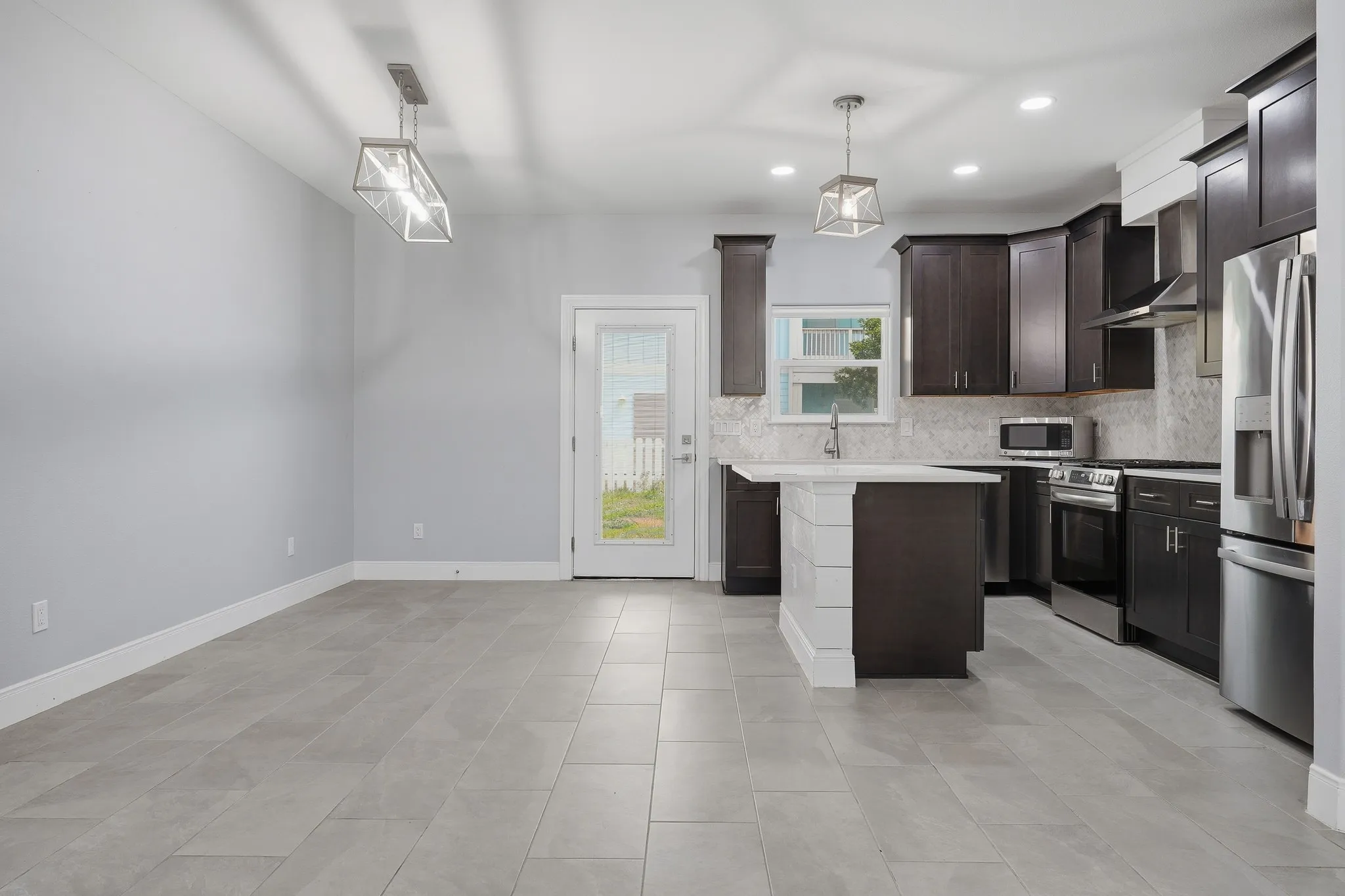 Single Family Residence For Rent in Aransas County , 136 Breezeway Drive, Rockport, Texas 78382, 3 Bedroom, 2 Bathroom, 2 Garage spaces, 1,330 Sqft, built in 2023, mls#21399873, Real Estate Agent in Rockport, Homes For Rent in Aransas county, Homes For Rent in Rockport, Realtor in Rockport Texas, Real Estate Brokerage Independent Realty Texas, Luminita Cordes Realtor