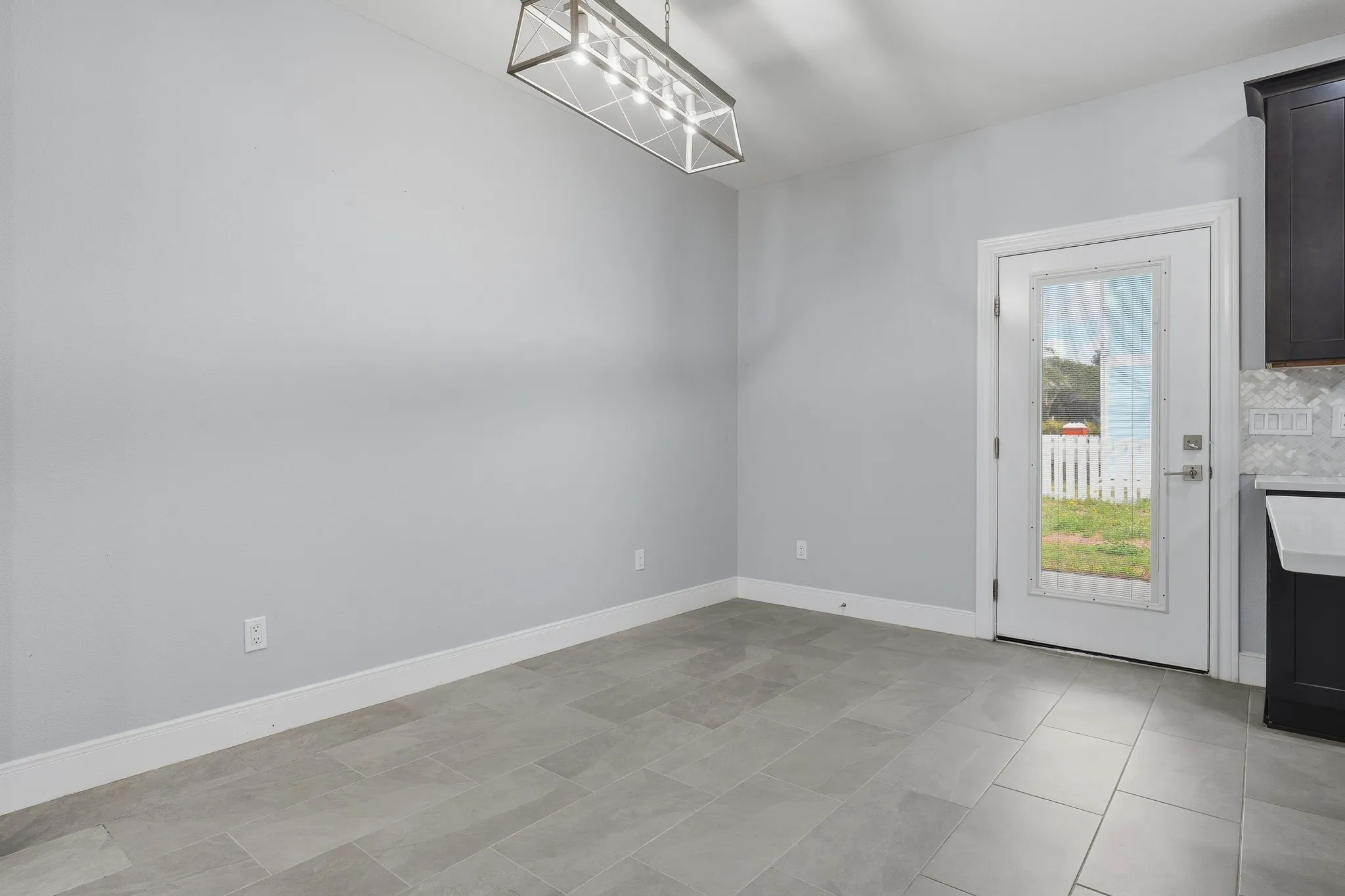 Single Family Residence For Rent in Aransas County , 136 Breezeway Drive, Rockport, Texas 78382, 3 Bedroom, 2 Bathroom, 2 Garage spaces, 1,330 Sqft, built in 2023, mls#21399873, Real Estate Agent in Rockport, Homes For Rent in Aransas county, Homes For Rent in Rockport, Realtor in Rockport Texas, Real Estate Brokerage Independent Realty Texas, Luminita Cordes Realtor