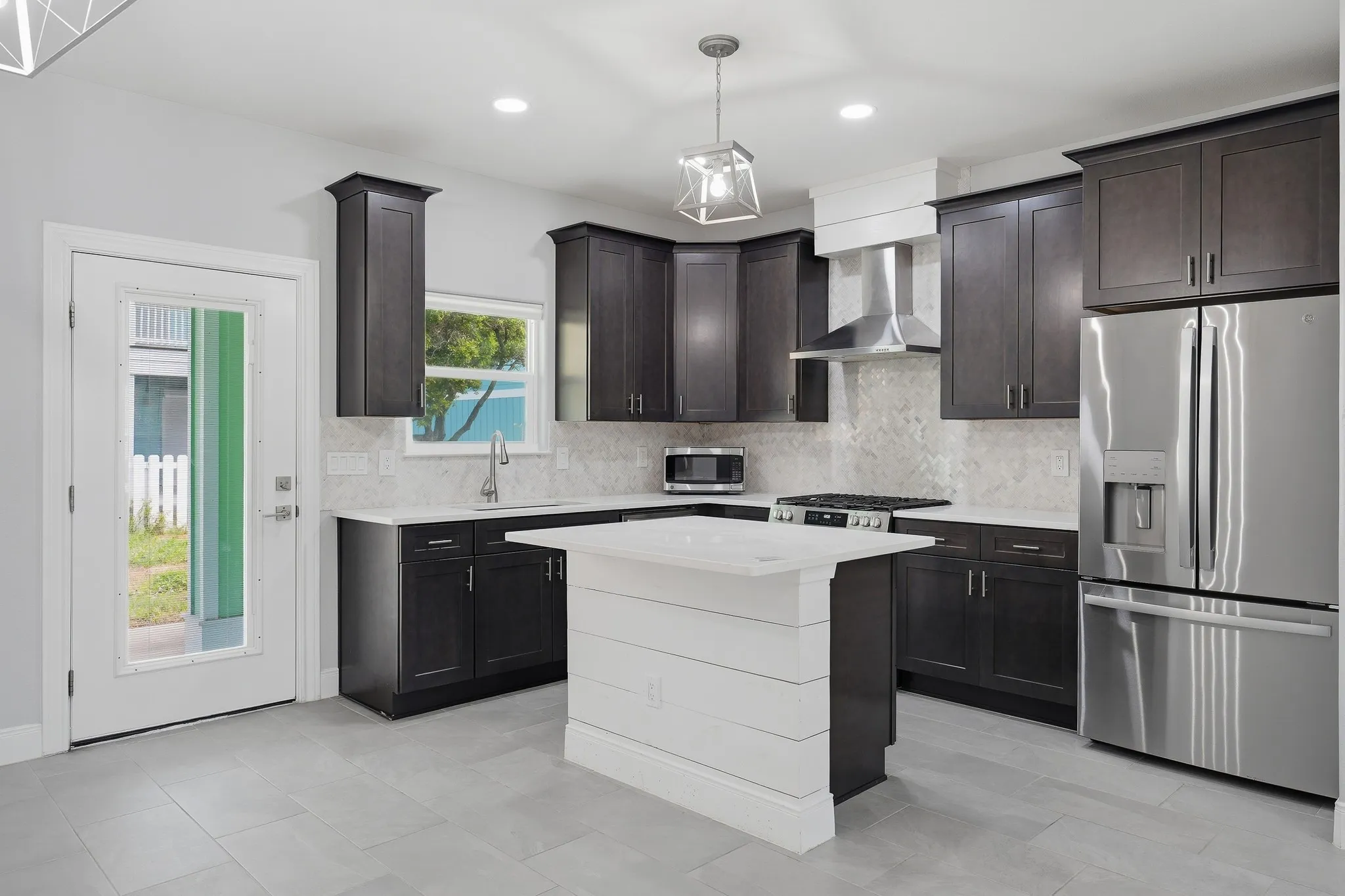 Single Family Residence For Rent in Aransas County , 136 Breezeway Drive, Rockport, Texas 78382, 3 Bedroom, 2 Bathroom, 2 Garage spaces, 1,330 Sqft, built in 2023, mls#21399873, Real Estate Agent in Rockport, Homes For Rent in Aransas county, Homes For Rent in Rockport, Realtor in Rockport Texas, Real Estate Brokerage Independent Realty Texas, Luminita Cordes Realtor