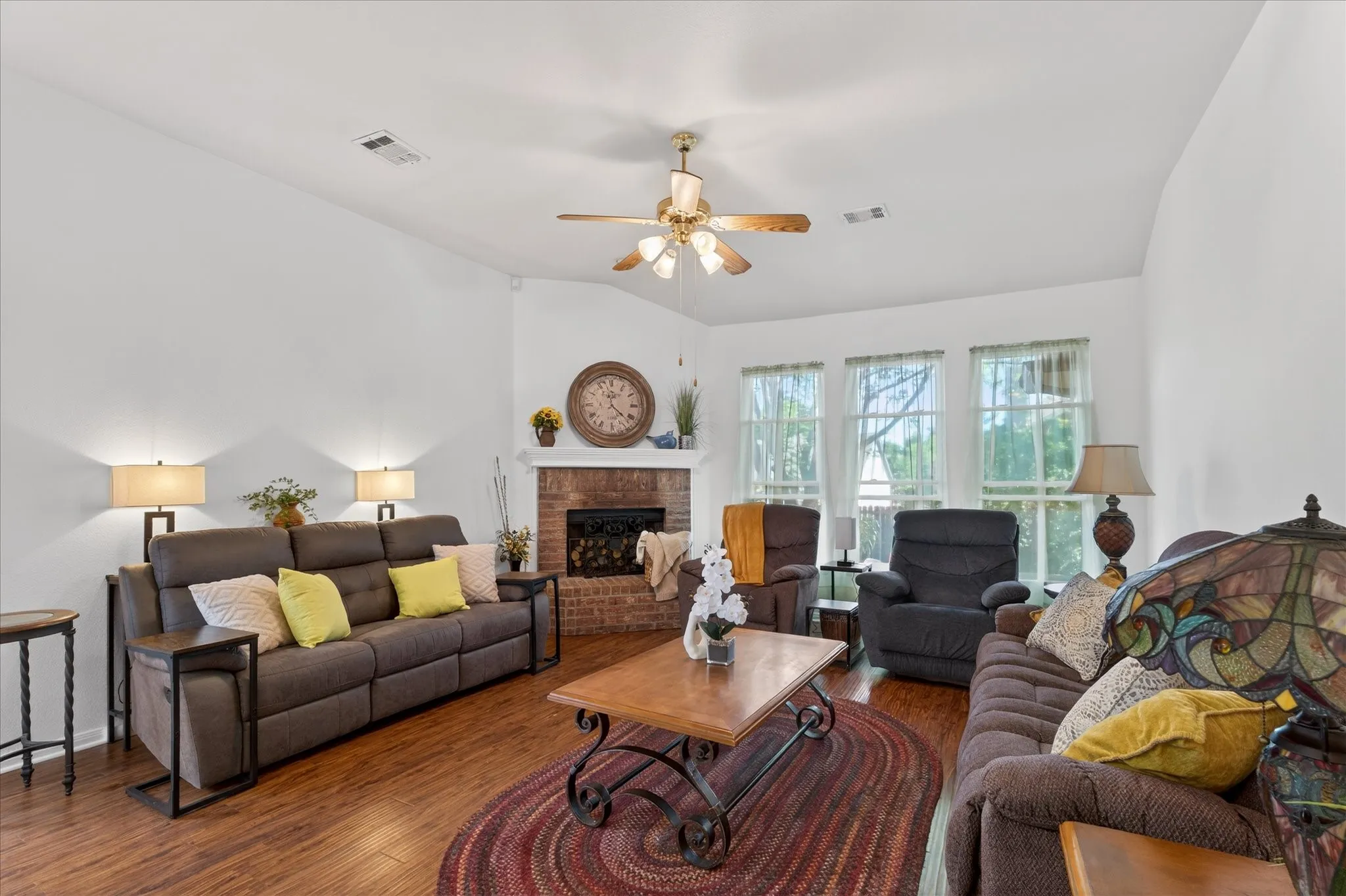 Single Family Residence For Sale in Collin County , 3329 Woodglen Drive, Mc Kinney, Texas 75071, 4 Bedroom, 2 Bathroom, 2 Garage spaces, 2,343 Sqft, built in 1998, mls#21401454, Real Estate Agent in Mc Kinney, Homes For Sale in Collin county, Homes For Sale in Mc Kinney, Realtor in Mc Kinney Texas, Real Estate Brokerage Independent Realty Texas, Luminita Cordes Realtor