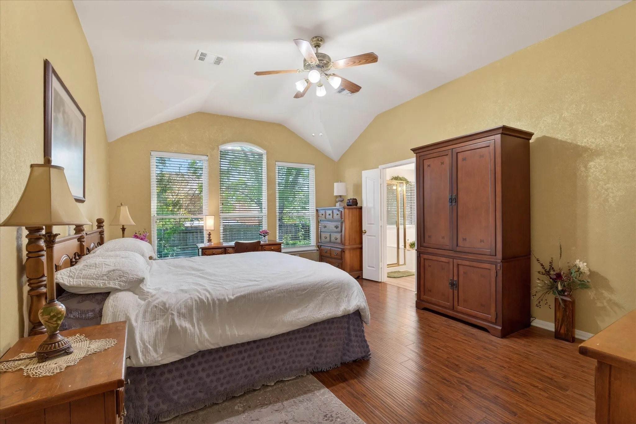 Single Family Residence For Sale in Collin County , 3329 Woodglen Drive, Mc Kinney, Texas 75071, 4 Bedroom, 2 Bathroom, 2 Garage spaces, 2,343 Sqft, built in 1998, mls#21401454, Real Estate Agent in Mc Kinney, Homes For Sale in Collin county, Homes For Sale in Mc Kinney, Realtor in Mc Kinney Texas, Real Estate Brokerage Independent Realty Texas, Luminita Cordes Realtor
