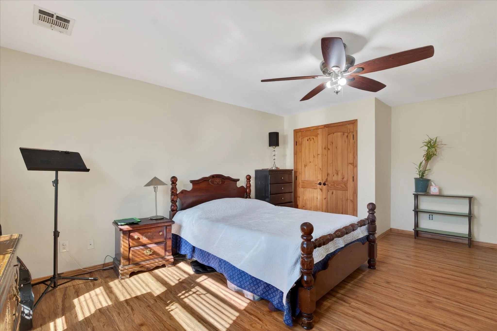 Single Family Residence For Sale in Collin County , 3329 Woodglen Drive, Mc Kinney, Texas 75071, 4 Bedroom, 2 Bathroom, 2 Garage spaces, 2,343 Sqft, built in 1998, mls#21401454, Real Estate Agent in Mc Kinney, Homes For Sale in Collin county, Homes For Sale in Mc Kinney, Realtor in Mc Kinney Texas, Real Estate Brokerage Independent Realty Texas, Luminita Cordes Realtor