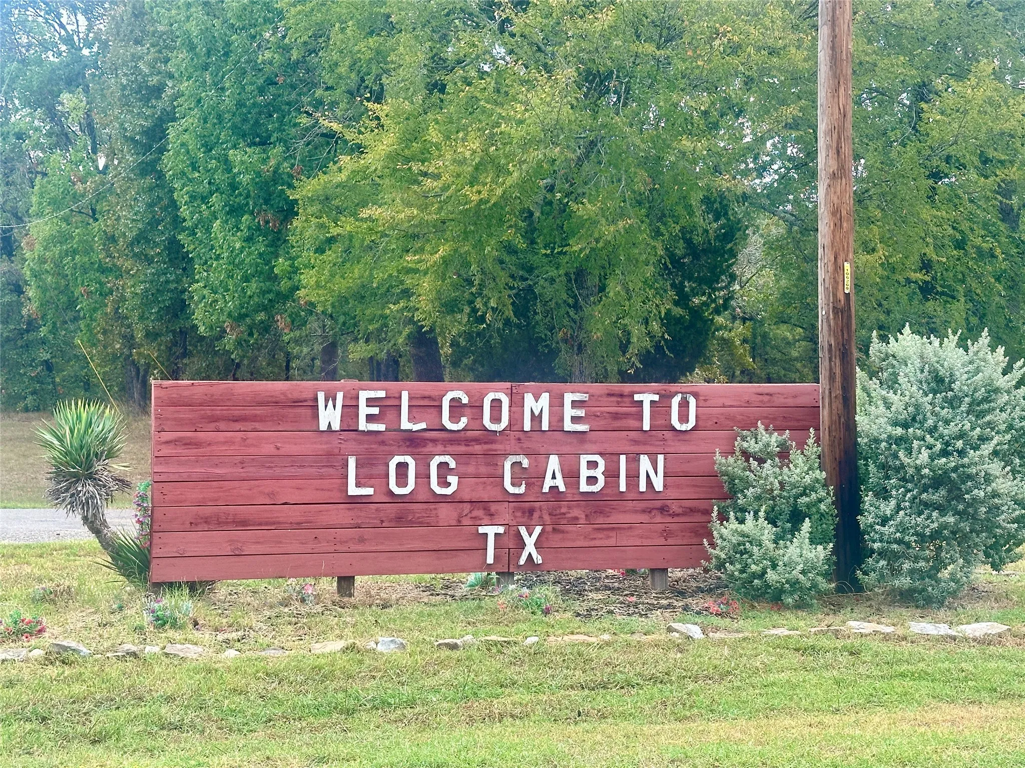 Entry onto Alamo Rd
