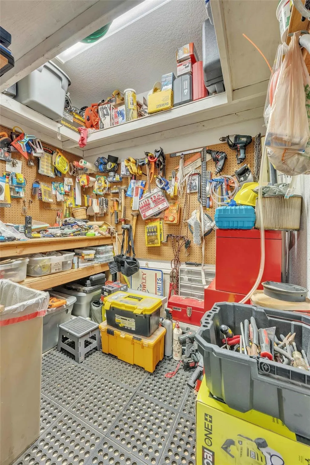 Huge storage area in 2 car garage