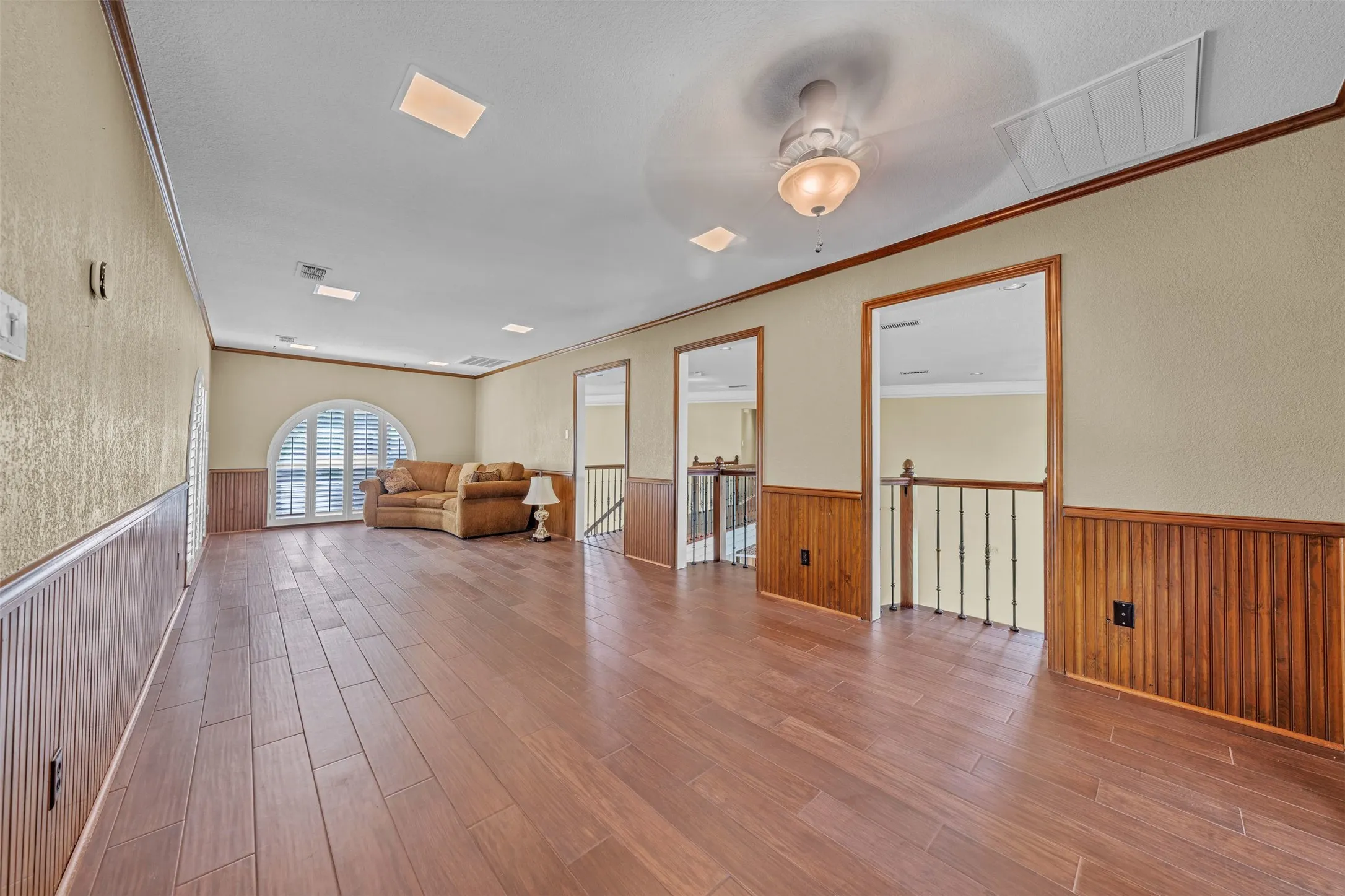 Single Family Residence For Sale in Tarrant County , 401 Canyon Creek Trail, Fort Worth, Texas 76112, 4 Bedroom, 5 Bathroom, 3 Garage spaces, 4,207 Sqft, built in 1987, mls#21401321, Real Estate Agent in Fort Worth, Homes For Sale in Tarrant county, Homes For Sale in Fort Worth, Realtor in Fort Worth Texas, Real Estate Brokerage Independent Realty Texas, Luminita Cordes Realtor