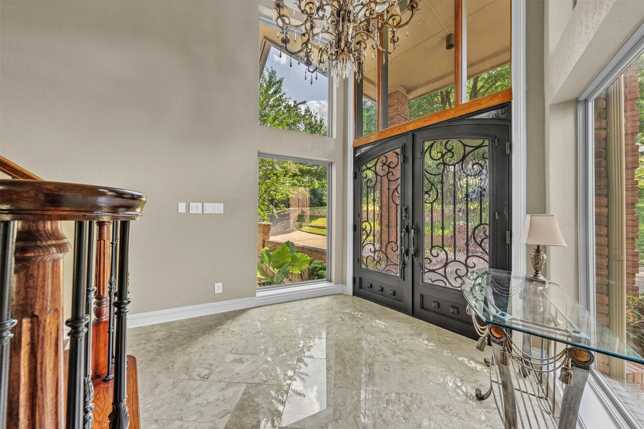 Single Family Residence For Sale in Tarrant County , 401 Canyon Creek Trail, Fort Worth, Texas 76112, 4 Bedroom, 5 Bathroom, 3 Garage spaces, 4,207 Sqft, built in 1987, mls#21401321, Real Estate Agent in Fort Worth, Homes For Sale in Tarrant county, Homes For Sale in Fort Worth, Realtor in Fort Worth Texas, Real Estate Brokerage Independent Realty Texas, Luminita Cordes Realtor