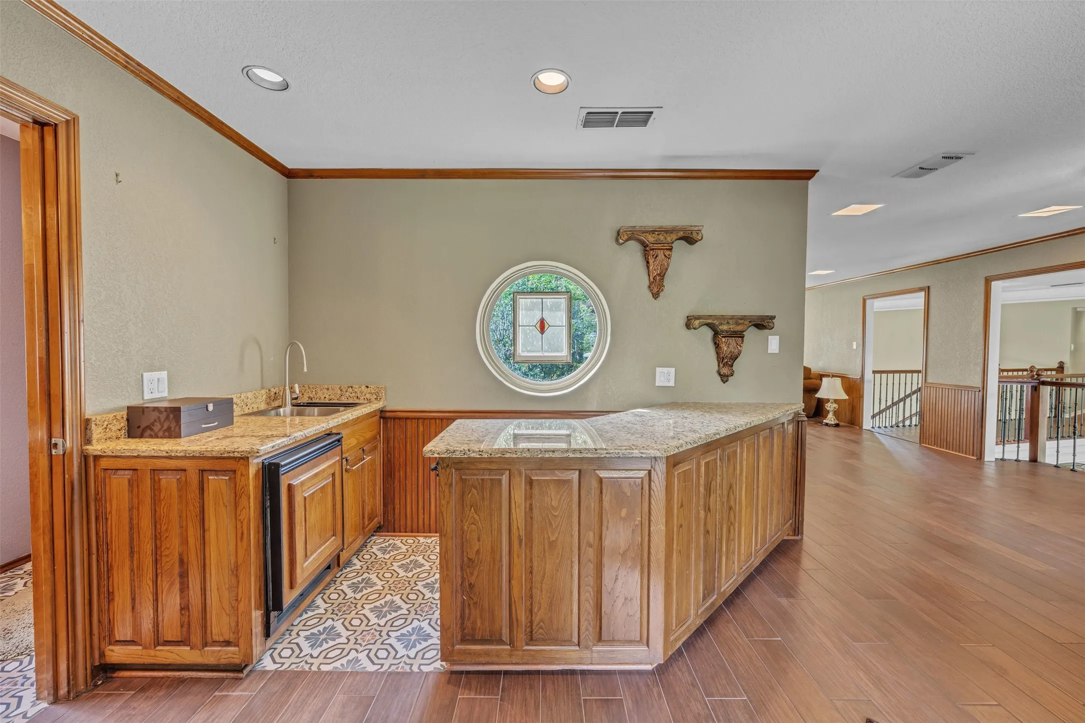 Single Family Residence For Sale in Tarrant County , 401 Canyon Creek Trail, Fort Worth, Texas 76112, 4 Bedroom, 5 Bathroom, 3 Garage spaces, 4,207 Sqft, built in 1987, mls#21401321, Real Estate Agent in Fort Worth, Homes For Sale in Tarrant county, Homes For Sale in Fort Worth, Realtor in Fort Worth Texas, Real Estate Brokerage Independent Realty Texas, Luminita Cordes Realtor