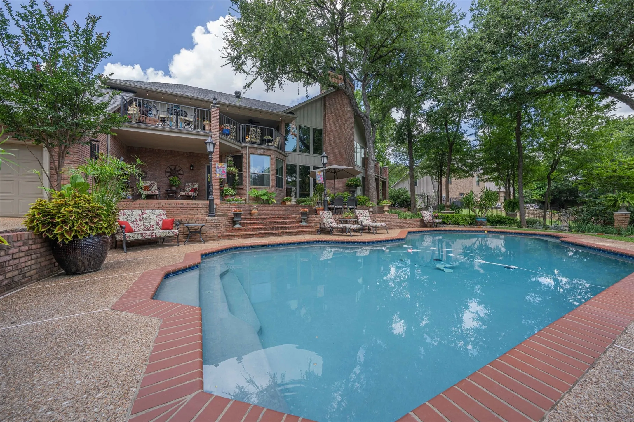 Single Family Residence For Sale in Tarrant County , 401 Canyon Creek Trail, Fort Worth, Texas 76112, 4 Bedroom, 5 Bathroom, 3 Garage spaces, 4,207 Sqft, built in 1987, mls#21401321, Real Estate Agent in Fort Worth, Homes For Sale in Tarrant county, Homes For Sale in Fort Worth, Realtor in Fort Worth Texas, Real Estate Brokerage Independent Realty Texas, Luminita Cordes Realtor