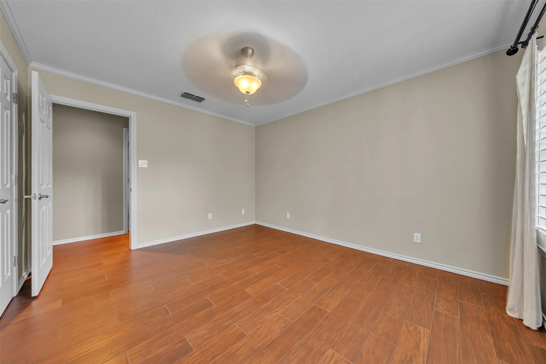 Single Family Residence For Sale in Tarrant County , 401 Canyon Creek Trail, Fort Worth, Texas 76112, 4 Bedroom, 5 Bathroom, 3 Garage spaces, 4,207 Sqft, built in 1987, mls#21401321, Real Estate Agent in Fort Worth, Homes For Sale in Tarrant county, Homes For Sale in Fort Worth, Realtor in Fort Worth Texas, Real Estate Brokerage Independent Realty Texas, Luminita Cordes Realtor