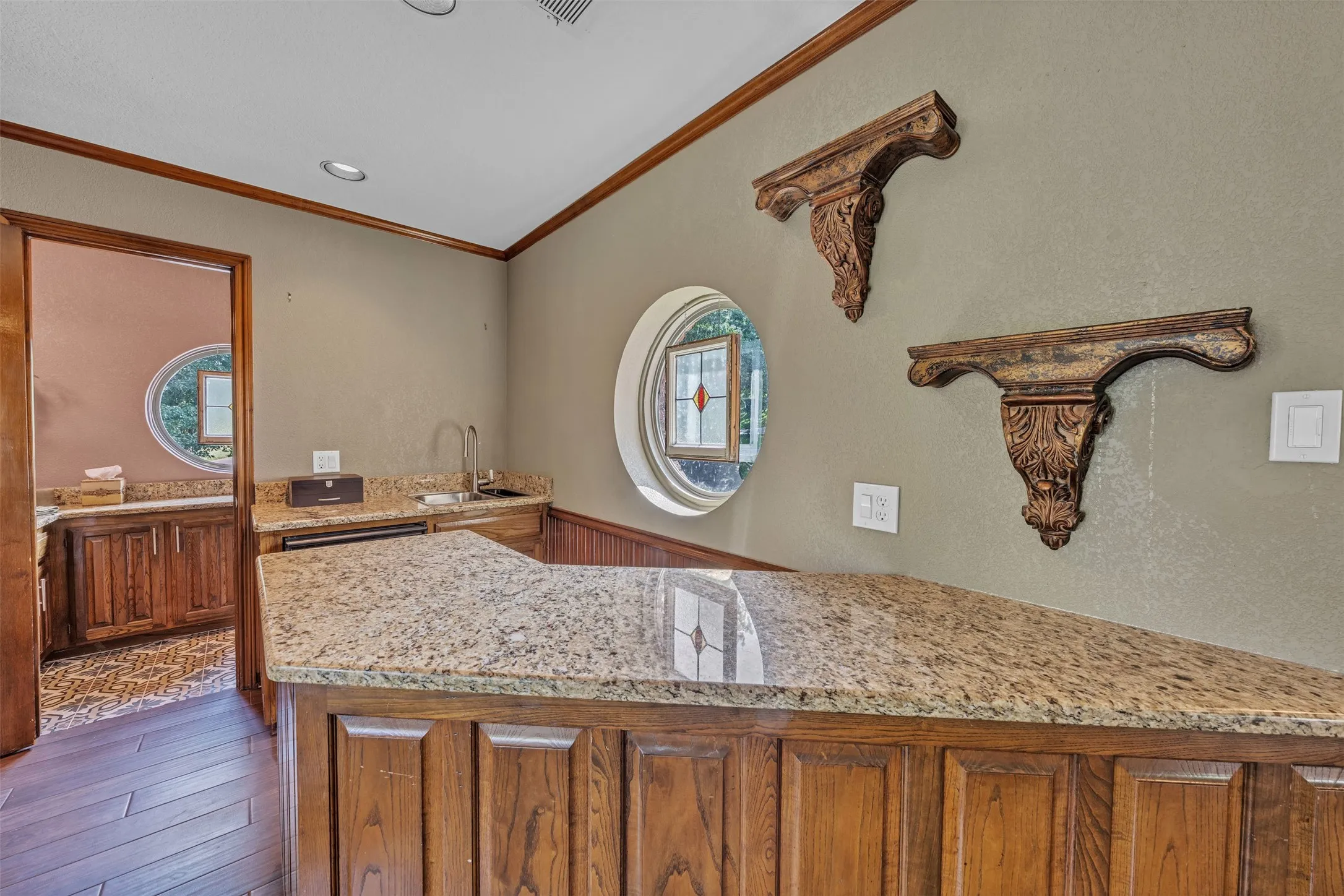 Single Family Residence For Sale in Tarrant County , 401 Canyon Creek Trail, Fort Worth, Texas 76112, 4 Bedroom, 5 Bathroom, 3 Garage spaces, 4,207 Sqft, built in 1987, mls#21401321, Real Estate Agent in Fort Worth, Homes For Sale in Tarrant county, Homes For Sale in Fort Worth, Realtor in Fort Worth Texas, Real Estate Brokerage Independent Realty Texas, Luminita Cordes Realtor
