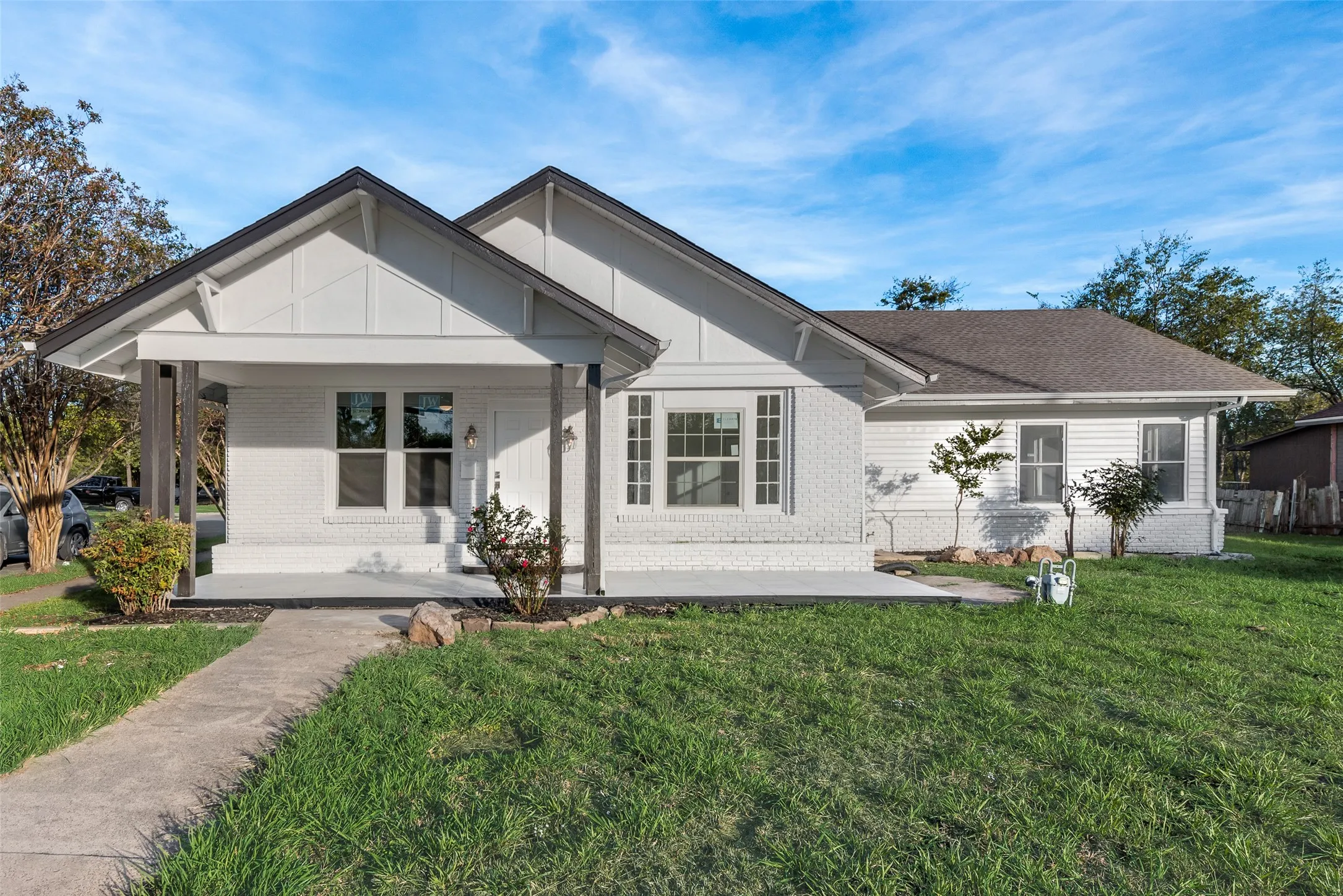 Single Family Residence For Sale in Hunt County , 2003 Walnut Street, Greenville, Texas 75401, 4 Bedroom, 2 Bathroom, Garage spaces, 2,108 Sqft, built in 1923, mls#21401457, Real Estate Agent in Greenville, Homes For Sale in Hunt county, Homes For Sale in Greenville, Realtor in Greenville Texas, Real Estate Brokerage Independent Realty Texas, Luminita Cordes Realtor