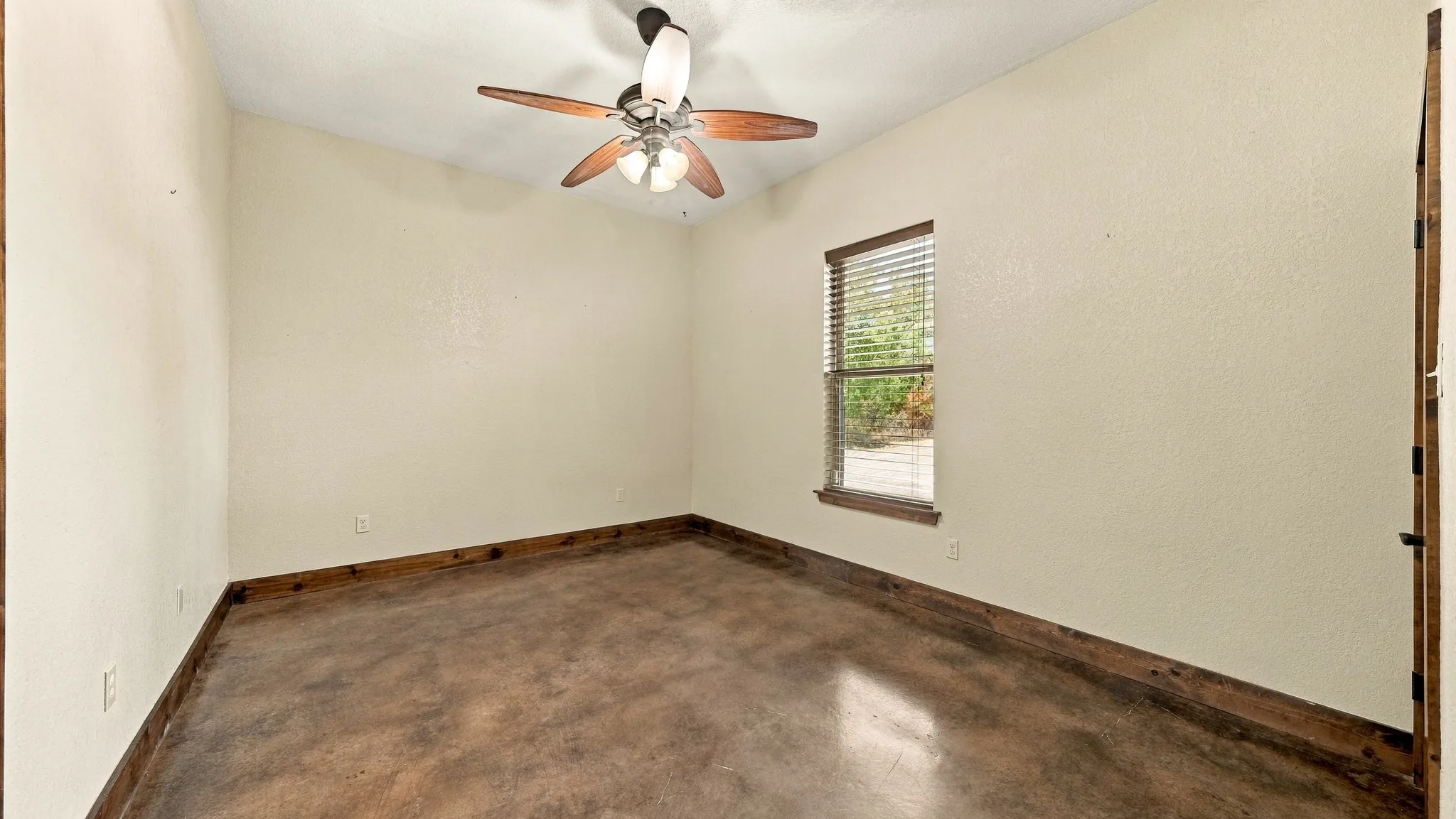 Single Family Residence For Sale in Palo Pinto County , 550 Post Oak Road, Gordon, Texas 76453, 3 Bedroom, 3 Bathroom, 2 Garage spaces, 3,236 Sqft, built in 2009, mls#21394990, Real Estate Agent in Gordon, Homes For Sale in Palo Pinto county, Homes For Sale in Gordon, Realtor in Gordon Texas, Real Estate Brokerage Independent Realty Texas, Luminita Cordes Realtor