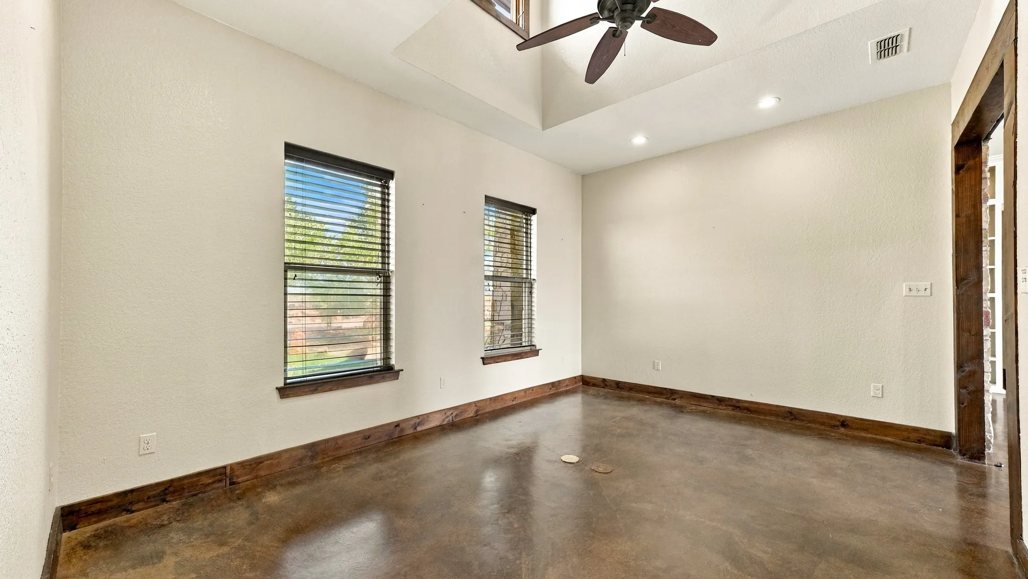 Single Family Residence For Sale in Palo Pinto County , 550 Post Oak Road, Gordon, Texas 76453, 3 Bedroom, 3 Bathroom, 2 Garage spaces, 3,236 Sqft, built in 2009, mls#21394990, Real Estate Agent in Gordon, Homes For Sale in Palo Pinto county, Homes For Sale in Gordon, Realtor in Gordon Texas, Real Estate Brokerage Independent Realty Texas, Luminita Cordes Realtor