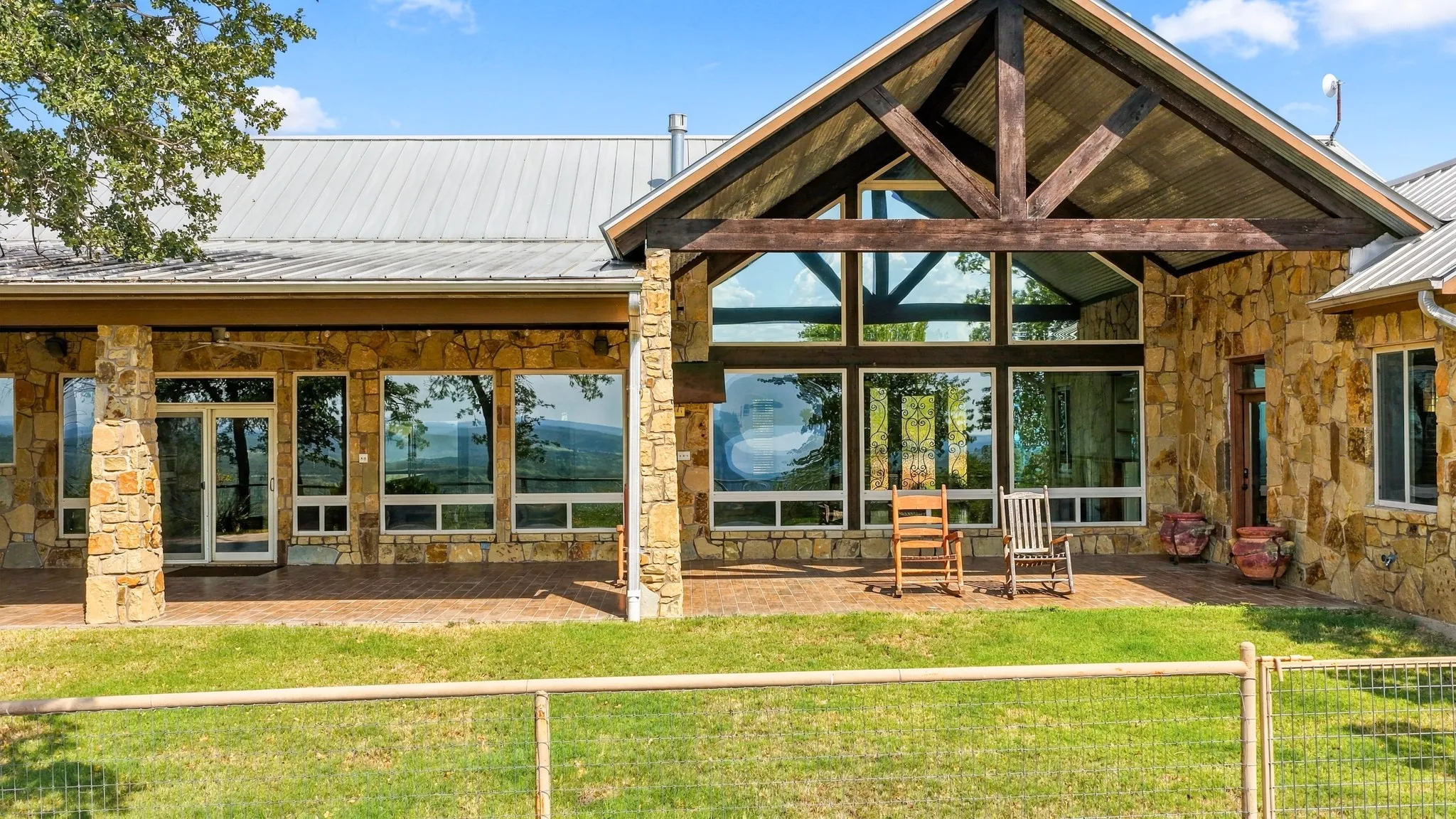 Single Family Residence For Sale in Palo Pinto County , 550 Post Oak Road, Gordon, Texas 76453, 3 Bedroom, 3 Bathroom, 2 Garage spaces, 3,236 Sqft, built in 2009, mls#21394990, Real Estate Agent in Gordon, Homes For Sale in Palo Pinto county, Homes For Sale in Gordon, Realtor in Gordon Texas, Real Estate Brokerage Independent Realty Texas, Luminita Cordes Realtor