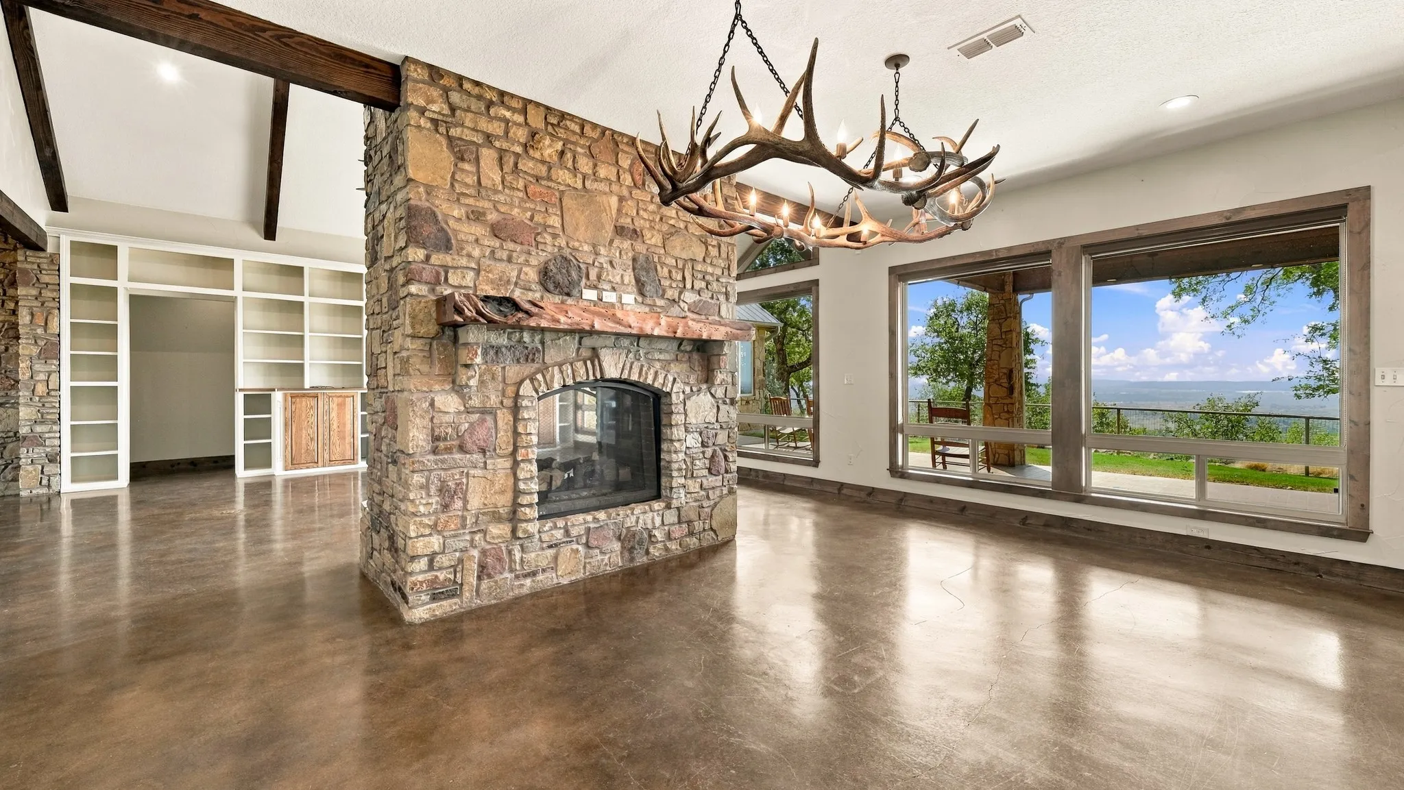 Single Family Residence For Sale in Palo Pinto County , 550 Post Oak Road, Gordon, Texas 76453, 3 Bedroom, 3 Bathroom, 2 Garage spaces, 3,236 Sqft, built in 2009, mls#21394990, Real Estate Agent in Gordon, Homes For Sale in Palo Pinto county, Homes For Sale in Gordon, Realtor in Gordon Texas, Real Estate Brokerage Independent Realty Texas, Luminita Cordes Realtor