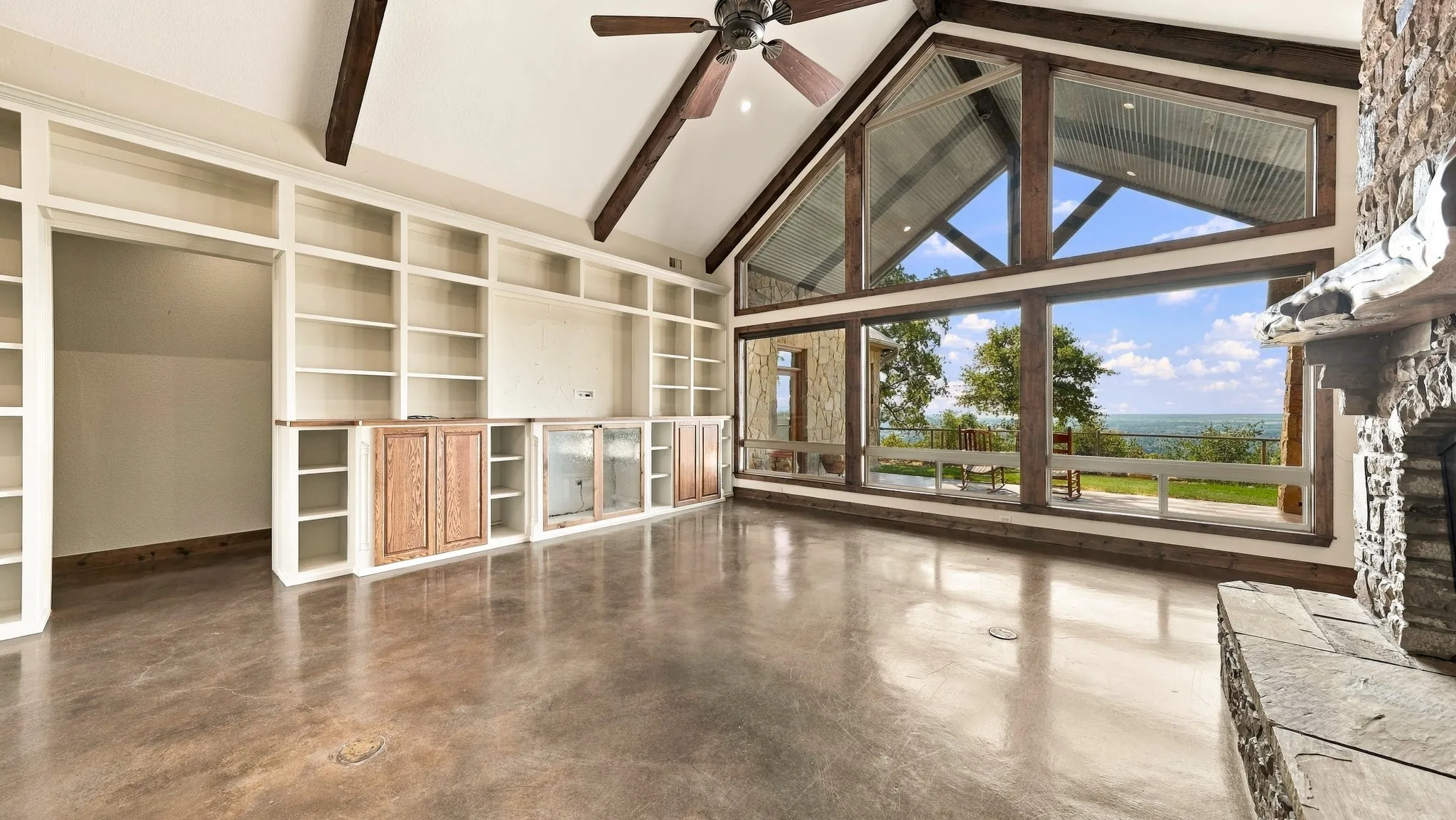 Single Family Residence For Sale in Palo Pinto County , 550 Post Oak Road, Gordon, Texas 76453, 3 Bedroom, 3 Bathroom, 2 Garage spaces, 3,236 Sqft, built in 2009, mls#21394990, Real Estate Agent in Gordon, Homes For Sale in Palo Pinto county, Homes For Sale in Gordon, Realtor in Gordon Texas, Real Estate Brokerage Independent Realty Texas, Luminita Cordes Realtor