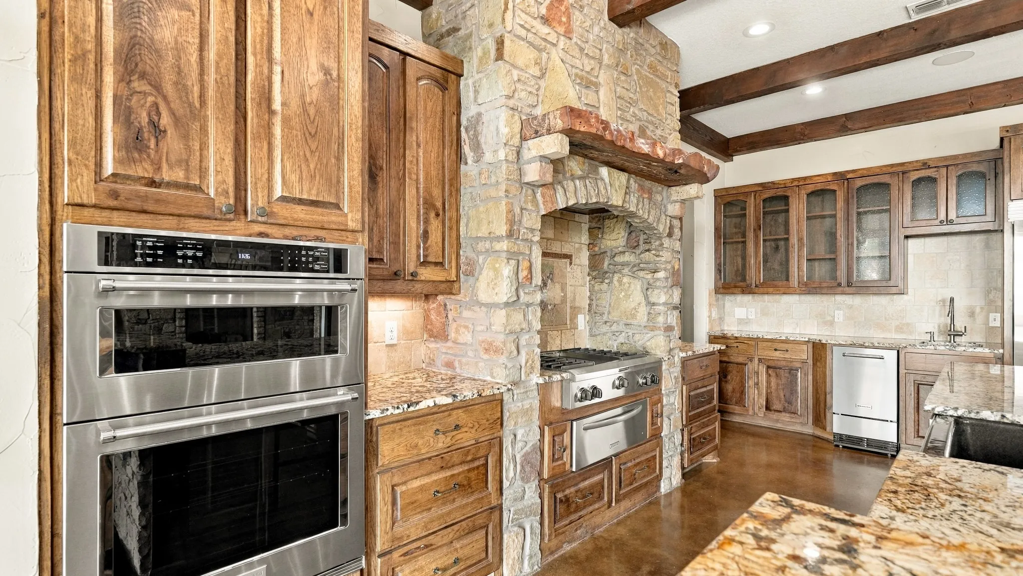 Single Family Residence For Sale in Palo Pinto County , 550 Post Oak Road, Gordon, Texas 76453, 3 Bedroom, 3 Bathroom, 2 Garage spaces, 3,236 Sqft, built in 2009, mls#21394990, Real Estate Agent in Gordon, Homes For Sale in Palo Pinto county, Homes For Sale in Gordon, Realtor in Gordon Texas, Real Estate Brokerage Independent Realty Texas, Luminita Cordes Realtor