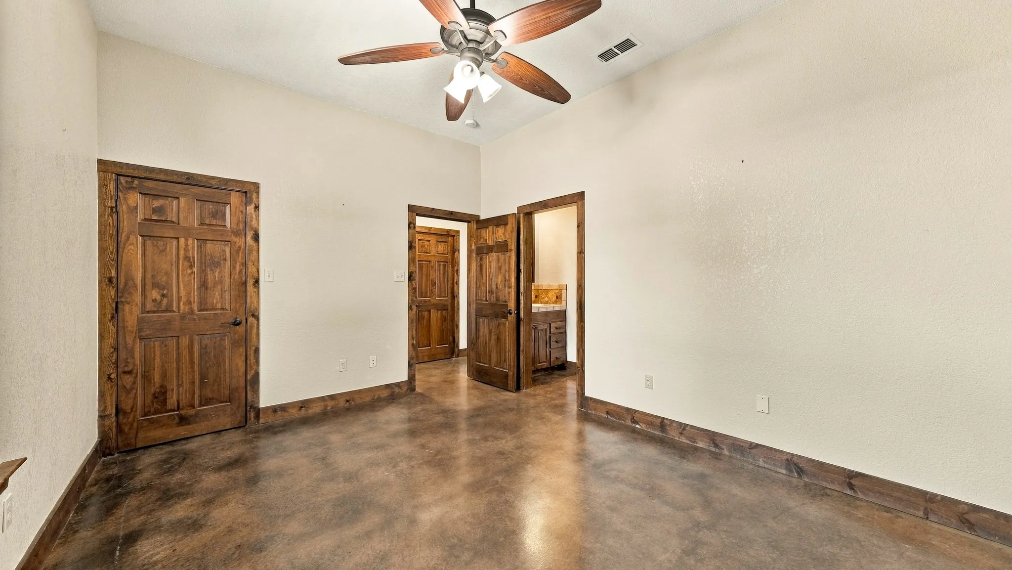 Single Family Residence For Sale in Palo Pinto County , 550 Post Oak Road, Gordon, Texas 76453, 3 Bedroom, 3 Bathroom, 2 Garage spaces, 3,236 Sqft, built in 2009, mls#21394990, Real Estate Agent in Gordon, Homes For Sale in Palo Pinto county, Homes For Sale in Gordon, Realtor in Gordon Texas, Real Estate Brokerage Independent Realty Texas, Luminita Cordes Realtor