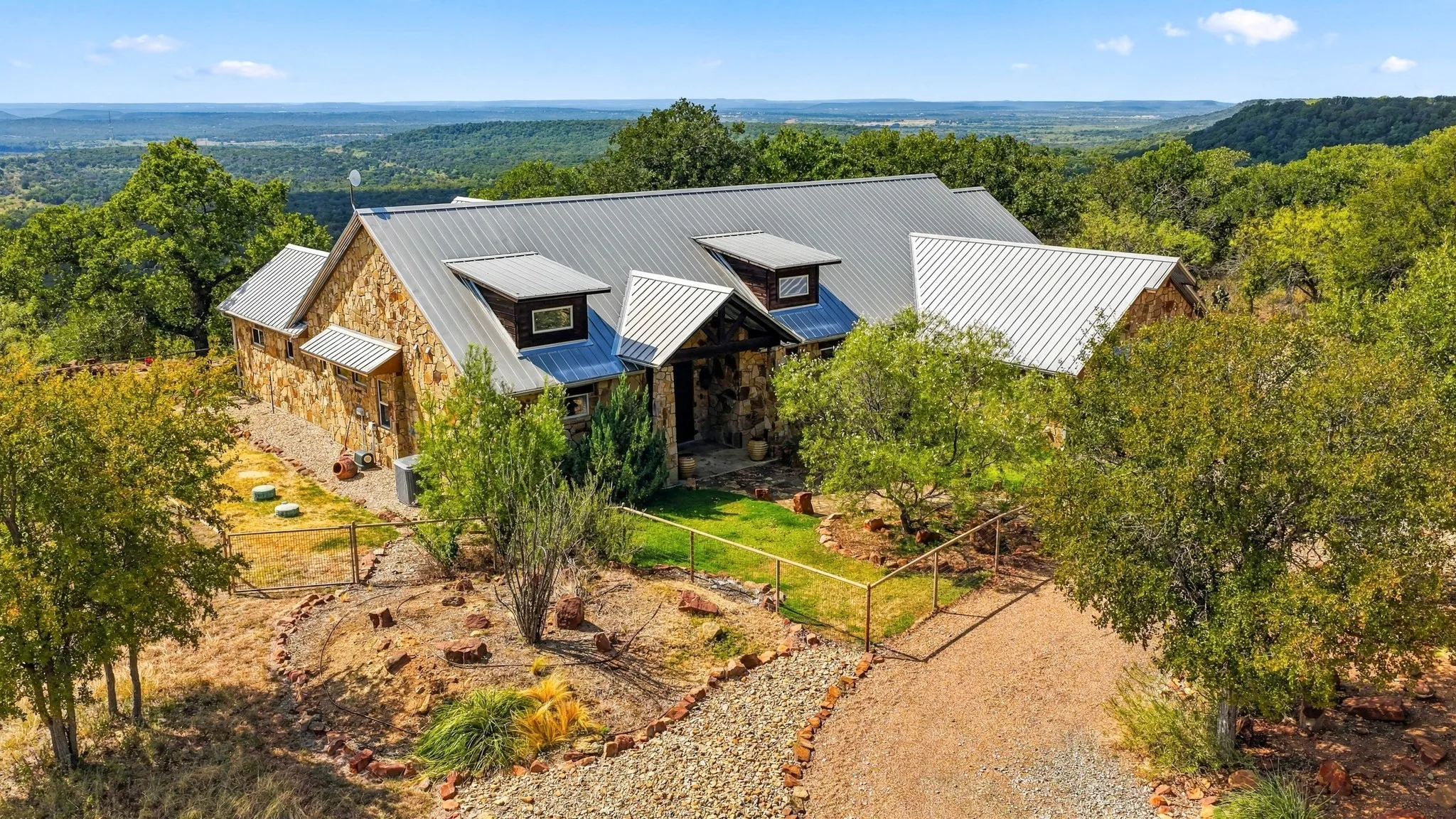 Single Family Residence For Sale in Palo Pinto County , 550 Post Oak Road, Gordon, Texas 76453, 3 Bedroom, 3 Bathroom, 2 Garage spaces, 3,236 Sqft, built in 2009, mls#21394990, Real Estate Agent in Gordon, Homes For Sale in Palo Pinto county, Homes For Sale in Gordon, Realtor in Gordon Texas, Real Estate Brokerage Independent Realty Texas, Luminita Cordes Realtor