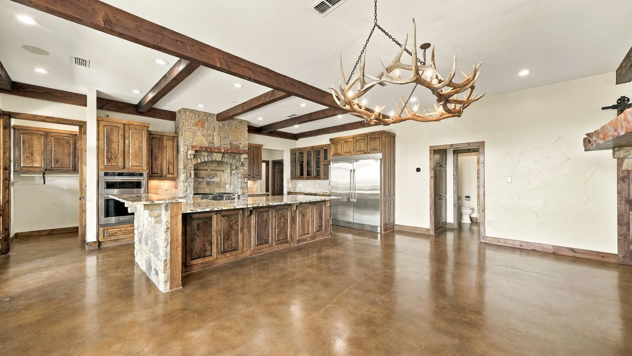 Single Family Residence For Sale in Palo Pinto County , 550 Post Oak Road, Gordon, Texas 76453, 3 Bedroom, 3 Bathroom, 2 Garage spaces, 3,236 Sqft, built in 2009, mls#21394990, Real Estate Agent in Gordon, Homes For Sale in Palo Pinto county, Homes For Sale in Gordon, Realtor in Gordon Texas, Real Estate Brokerage Independent Realty Texas, Luminita Cordes Realtor
