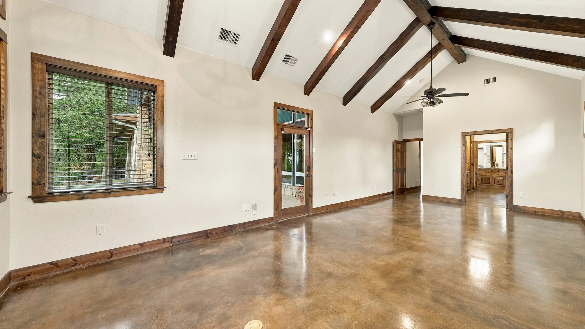 Single Family Residence For Sale in Palo Pinto County , 550 Post Oak Road, Gordon, Texas 76453, 3 Bedroom, 3 Bathroom, 2 Garage spaces, 3,236 Sqft, built in 2009, mls#21394990, Real Estate Agent in Gordon, Homes For Sale in Palo Pinto county, Homes For Sale in Gordon, Realtor in Gordon Texas, Real Estate Brokerage Independent Realty Texas, Luminita Cordes Realtor