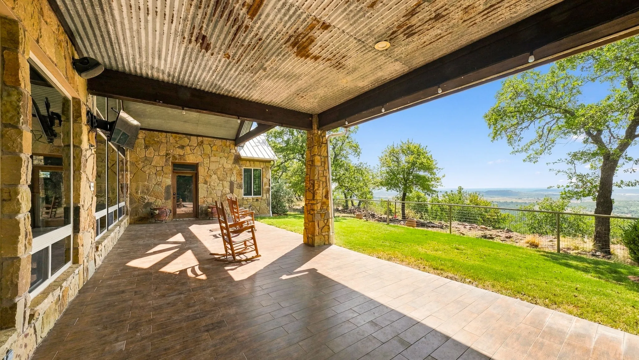 Single Family Residence For Sale in Palo Pinto County , 550 Post Oak Road, Gordon, Texas 76453, 3 Bedroom, 3 Bathroom, 2 Garage spaces, 3,236 Sqft, built in 2009, mls#21394990, Real Estate Agent in Gordon, Homes For Sale in Palo Pinto county, Homes For Sale in Gordon, Realtor in Gordon Texas, Real Estate Brokerage Independent Realty Texas, Luminita Cordes Realtor