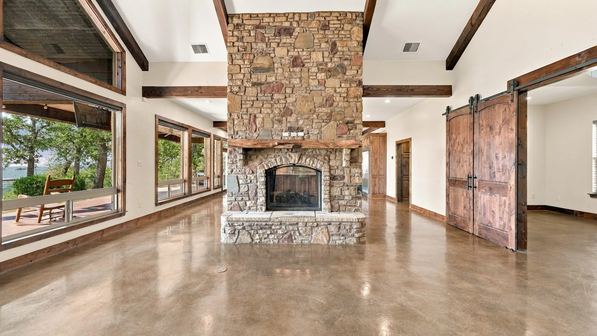 Single Family Residence For Sale in Palo Pinto County , 550 Post Oak Road, Gordon, Texas 76453, 3 Bedroom, 3 Bathroom, 2 Garage spaces, 3,236 Sqft, built in 2009, mls#21394990, Real Estate Agent in Gordon, Homes For Sale in Palo Pinto county, Homes For Sale in Gordon, Realtor in Gordon Texas, Real Estate Brokerage Independent Realty Texas, Luminita Cordes Realtor