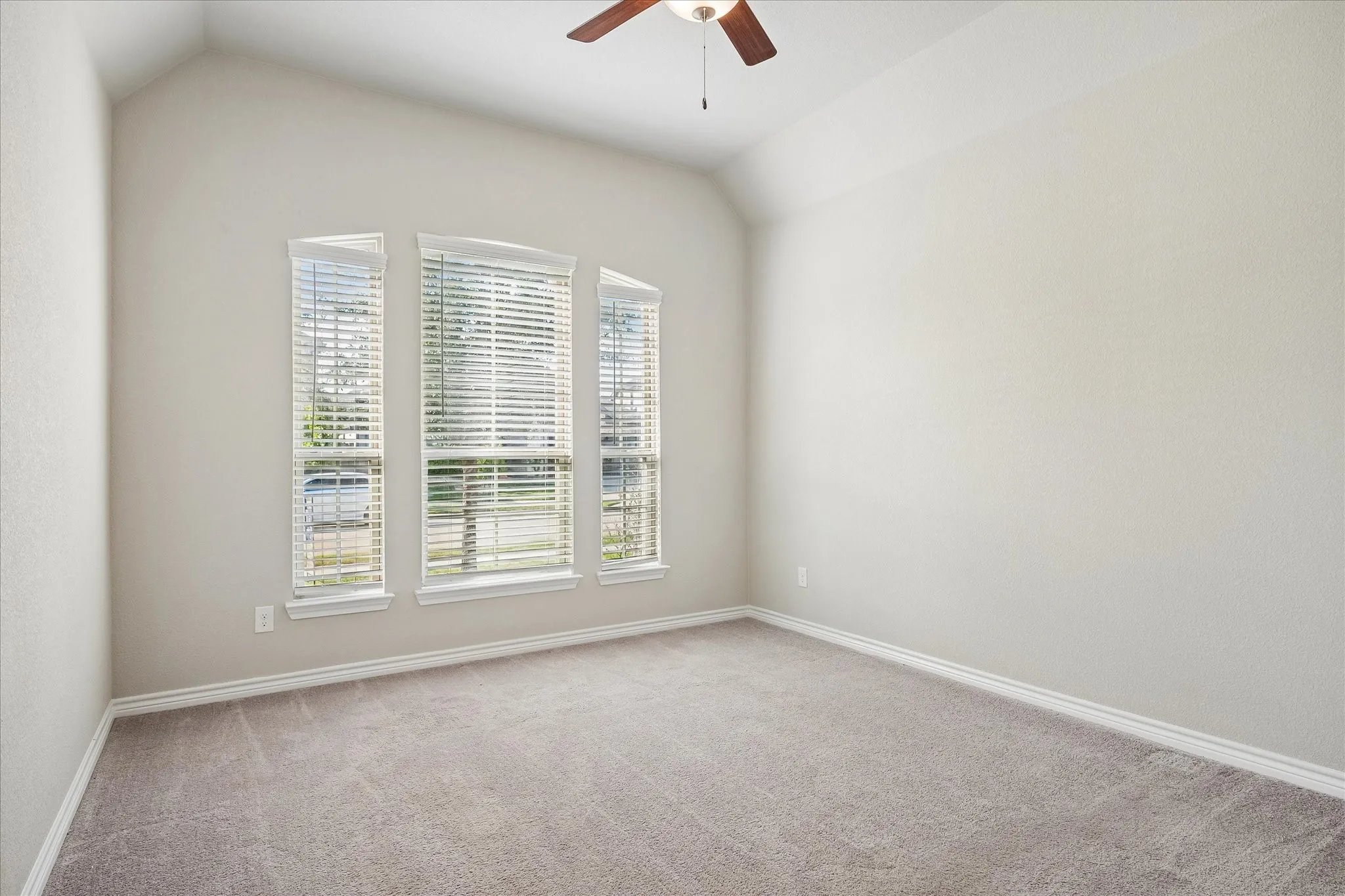 Single Family Residence For Sale in Tarrant County , 5120 Cantle Court, Fort Worth, Texas 76036, 3 Bedroom, 2 Bathroom, 2 Garage spaces, 2,126 Sqft, built in 2020, mls#21401467, Real Estate Agent in Fort Worth, Homes For Sale in Tarrant county, Homes For Sale in Fort Worth, Realtor in Fort Worth Texas, Real Estate Brokerage Independent Realty Texas, Luminita Cordes Realtor