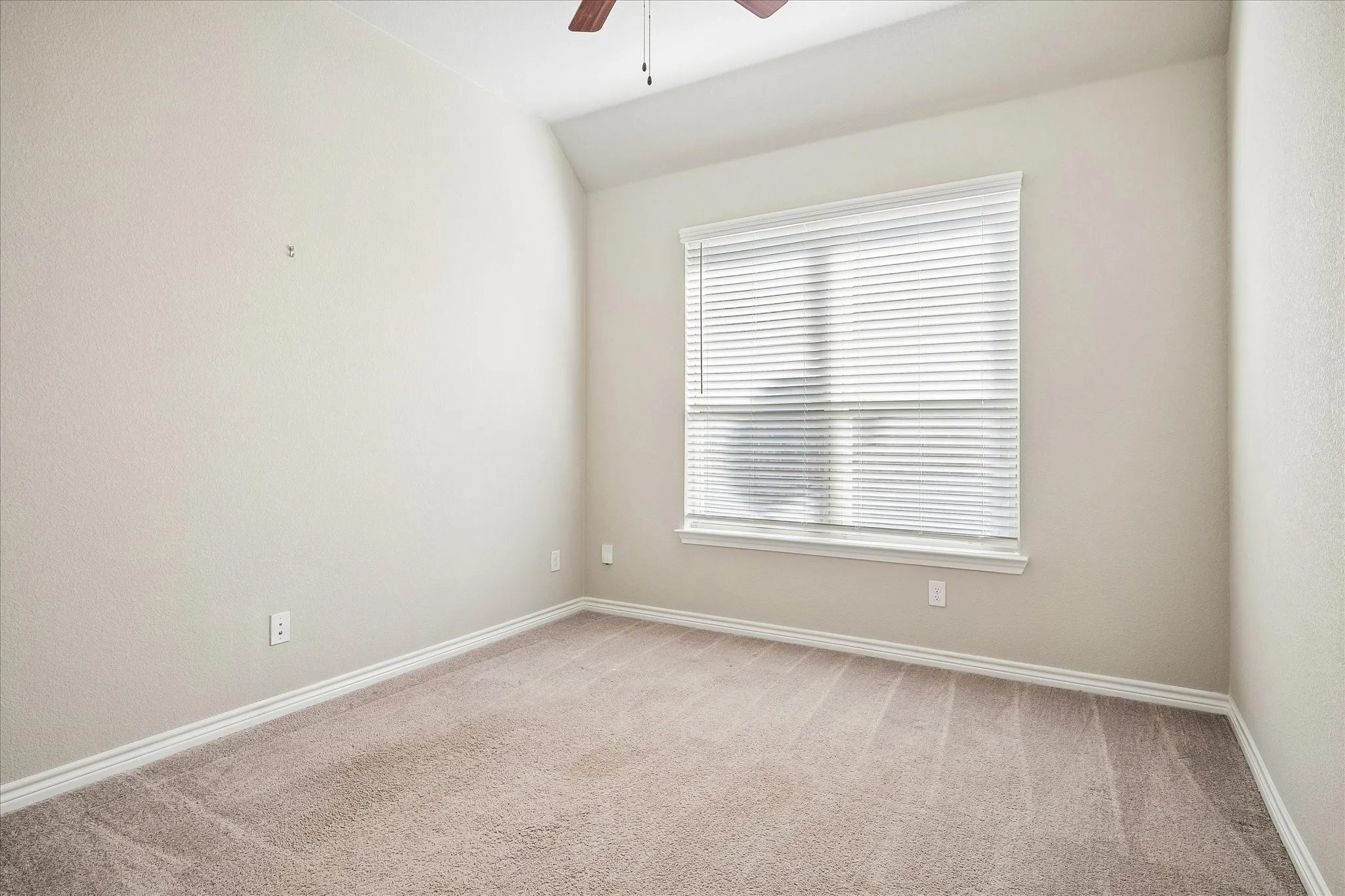 Single Family Residence For Sale in Tarrant County , 5120 Cantle Court, Fort Worth, Texas 76036, 3 Bedroom, 2 Bathroom, 2 Garage spaces, 2,126 Sqft, built in 2020, mls#21401467, Real Estate Agent in Fort Worth, Homes For Sale in Tarrant county, Homes For Sale in Fort Worth, Realtor in Fort Worth Texas, Real Estate Brokerage Independent Realty Texas, Luminita Cordes Realtor