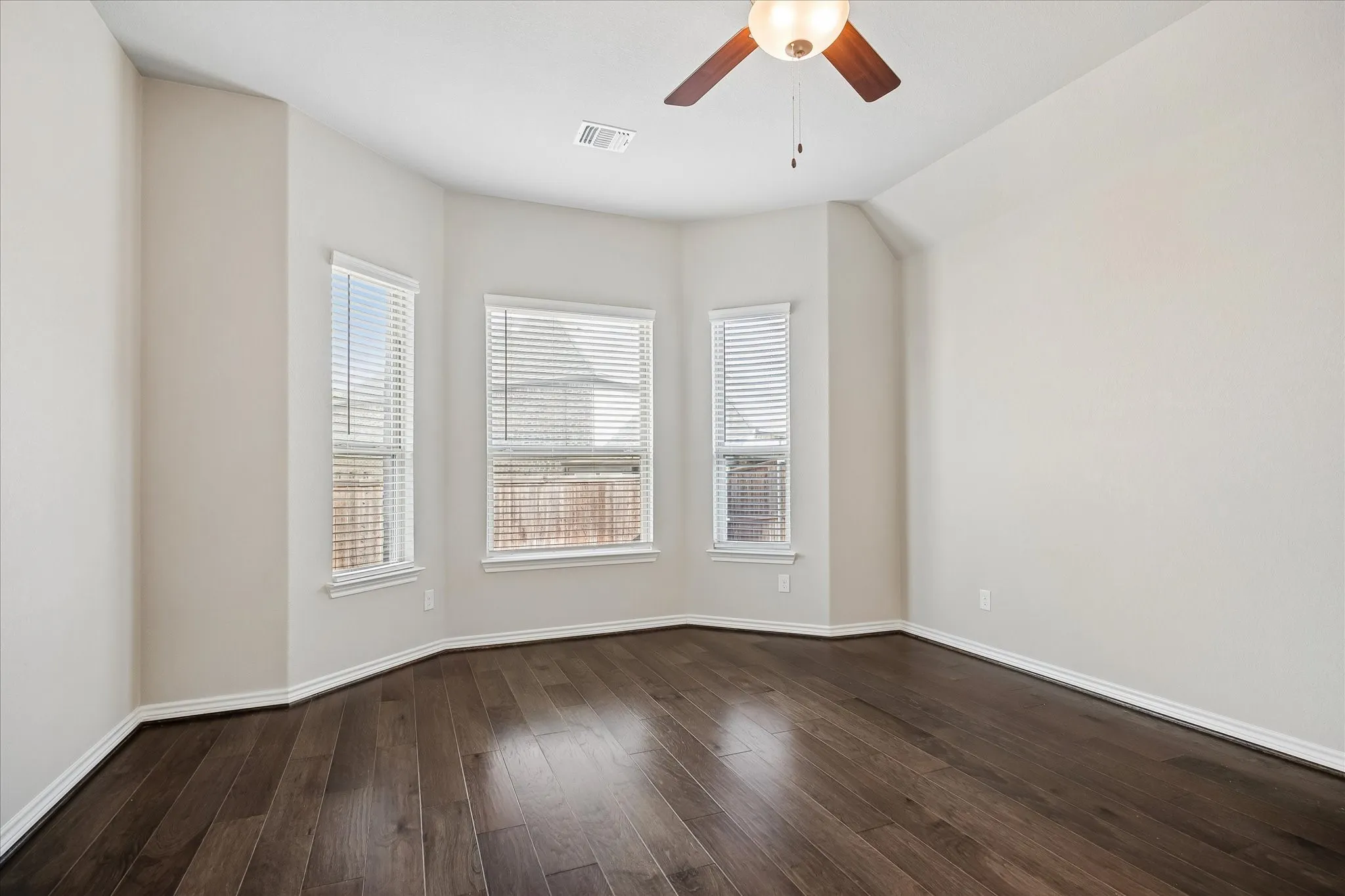 Single Family Residence For Sale in Tarrant County , 5120 Cantle Court, Fort Worth, Texas 76036, 3 Bedroom, 2 Bathroom, 2 Garage spaces, 2,126 Sqft, built in 2020, mls#21401467, Real Estate Agent in Fort Worth, Homes For Sale in Tarrant county, Homes For Sale in Fort Worth, Realtor in Fort Worth Texas, Real Estate Brokerage Independent Realty Texas, Luminita Cordes Realtor