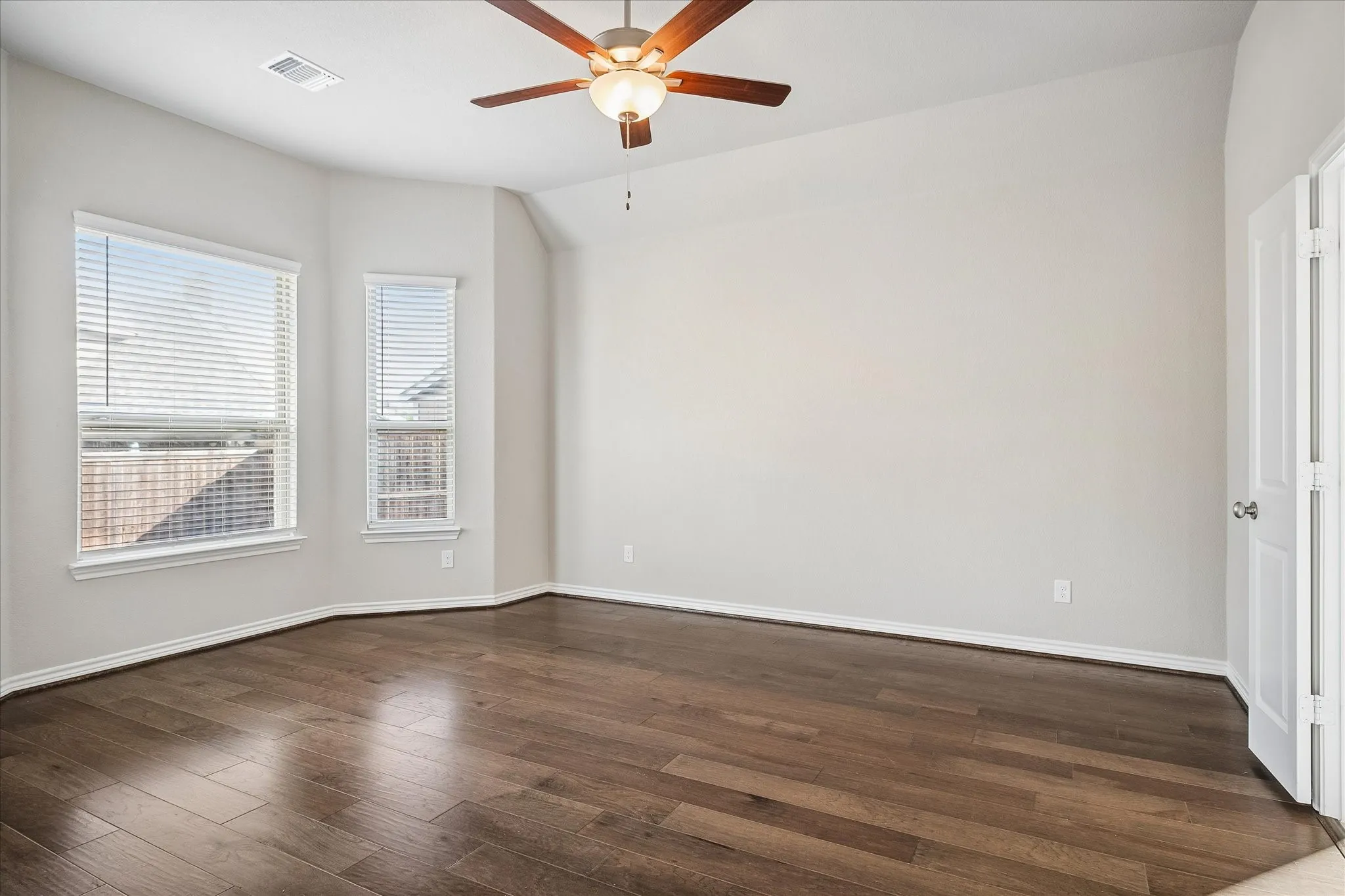 Single Family Residence For Sale in Tarrant County , 5120 Cantle Court, Fort Worth, Texas 76036, 3 Bedroom, 2 Bathroom, 2 Garage spaces, 2,126 Sqft, built in 2020, mls#21401467, Real Estate Agent in Fort Worth, Homes For Sale in Tarrant county, Homes For Sale in Fort Worth, Realtor in Fort Worth Texas, Real Estate Brokerage Independent Realty Texas, Luminita Cordes Realtor
