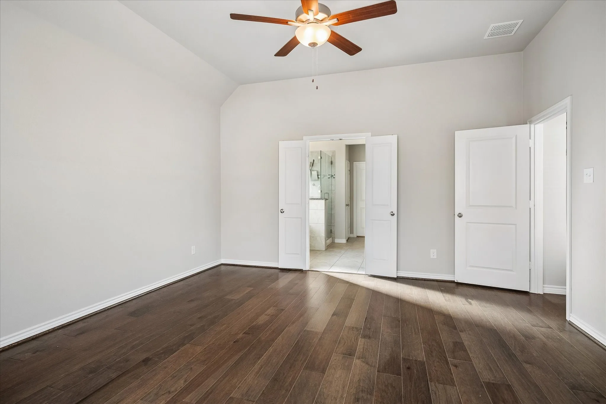 Single Family Residence For Sale in Tarrant County , 5120 Cantle Court, Fort Worth, Texas 76036, 3 Bedroom, 2 Bathroom, 2 Garage spaces, 2,126 Sqft, built in 2020, mls#21401467, Real Estate Agent in Fort Worth, Homes For Sale in Tarrant county, Homes For Sale in Fort Worth, Realtor in Fort Worth Texas, Real Estate Brokerage Independent Realty Texas, Luminita Cordes Realtor