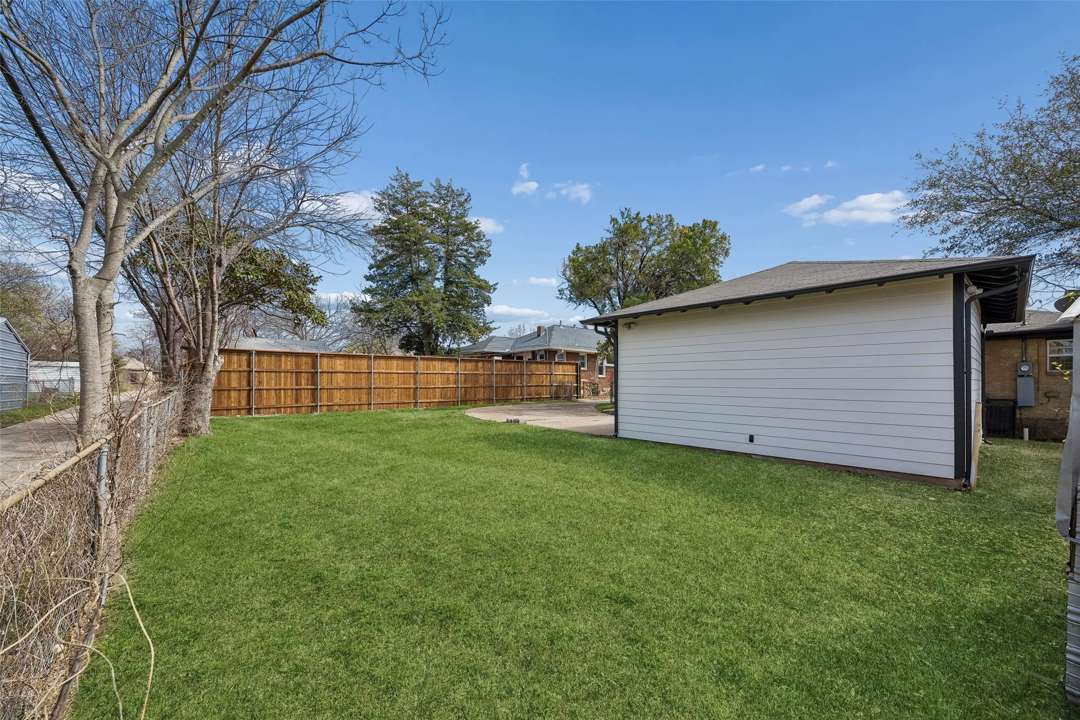 Single Family Residence For Sale in Dallas County , 3335 Burlingdell Avenue, Dallas, Texas 75211, 4 Bedroom, 2 Bathroom, 1 Garage spaces, 1,988 Sqft, built in 1950, mls#21401448, Real Estate Agent in Dallas, Homes For Sale in Dallas county, Homes For Sale in Dallas, Realtor in Dallas Texas, Real Estate Brokerage Independent Realty Texas, Luminita Cordes Realtor