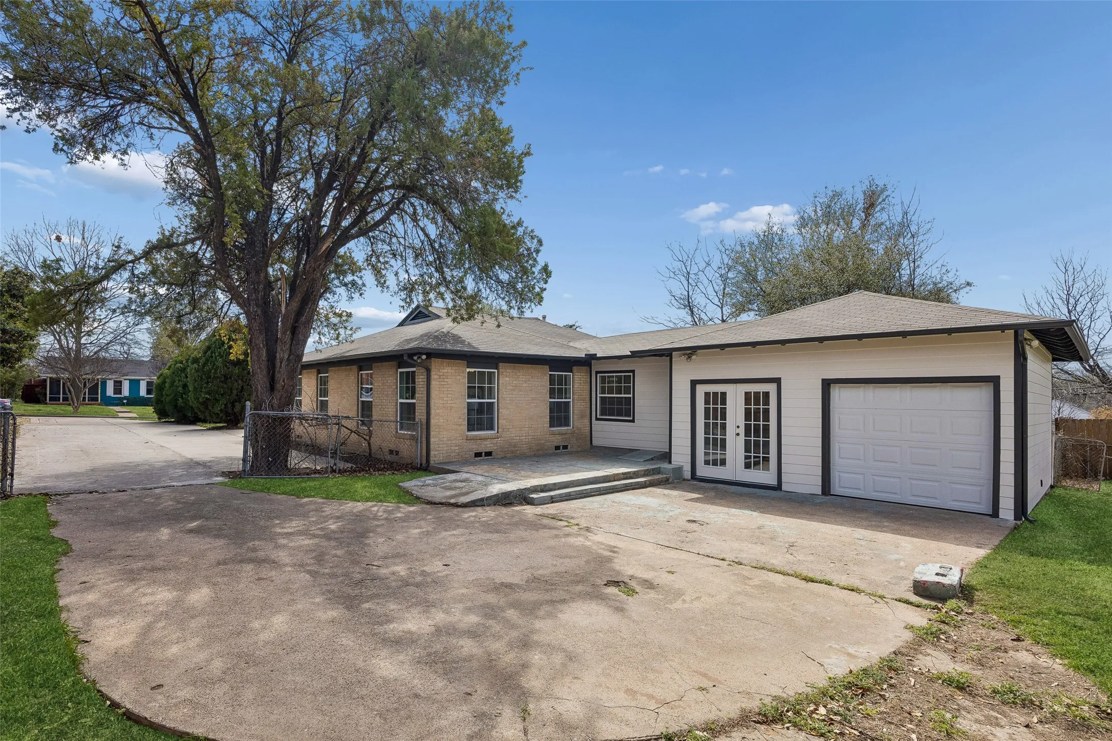 Single Family Residence For Sale in Dallas County , 3335 Burlingdell Avenue, Dallas, Texas 75211, 4 Bedroom, 2 Bathroom, 1 Garage spaces, 1,988 Sqft, built in 1950, mls#21401448, Real Estate Agent in Dallas, Homes For Sale in Dallas county, Homes For Sale in Dallas, Realtor in Dallas Texas, Real Estate Brokerage Independent Realty Texas, Luminita Cordes Realtor