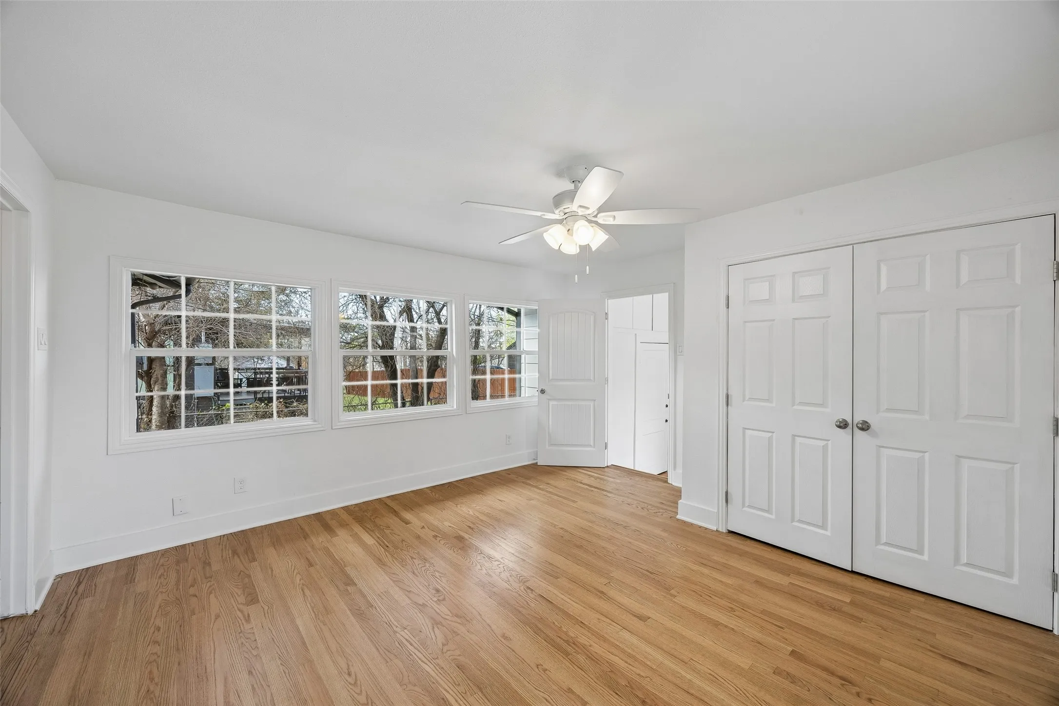 Single Family Residence For Sale in Dallas County , 3335 Burlingdell Avenue, Dallas, Texas 75211, 4 Bedroom, 2 Bathroom, 1 Garage spaces, 1,988 Sqft, built in 1950, mls#21401448, Real Estate Agent in Dallas, Homes For Sale in Dallas county, Homes For Sale in Dallas, Realtor in Dallas Texas, Real Estate Brokerage Independent Realty Texas, Luminita Cordes Realtor