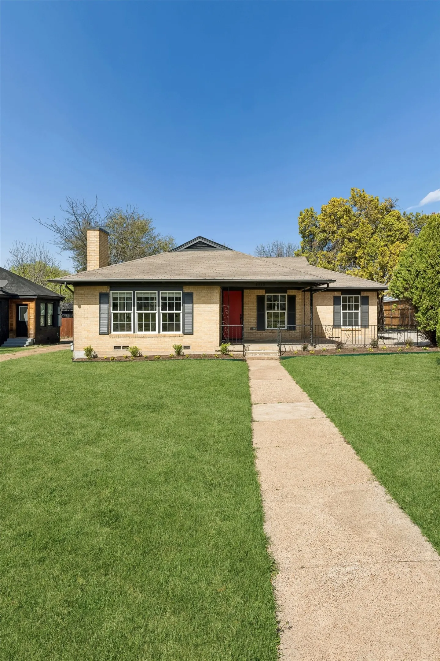 Single Family Residence For Sale in Dallas County , 3335 Burlingdell Avenue, Dallas, Texas 75211, 4 Bedroom, 2 Bathroom, 1 Garage spaces, 1,988 Sqft, built in 1950, mls#21401448, Real Estate Agent in Dallas, Homes For Sale in Dallas county, Homes For Sale in Dallas, Realtor in Dallas Texas, Real Estate Brokerage Independent Realty Texas, Luminita Cordes Realtor