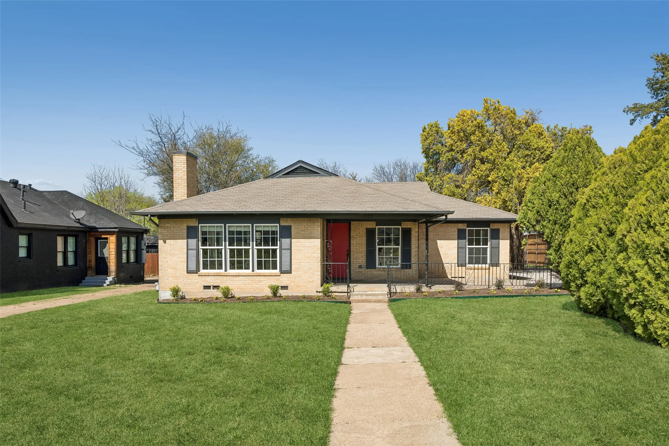 Single Family Residence For Sale in Dallas County , 3335 Burlingdell Avenue, Dallas, Texas 75211, 4 Bedroom, 2 Bathroom, 1 Garage spaces, 1,988 Sqft, built in 1950, mls#21401448, Real Estate Agent in Dallas, Homes For Sale in Dallas county, Homes For Sale in Dallas, Realtor in Dallas Texas, Real Estate Brokerage Independent Realty Texas, Luminita Cordes Realtor