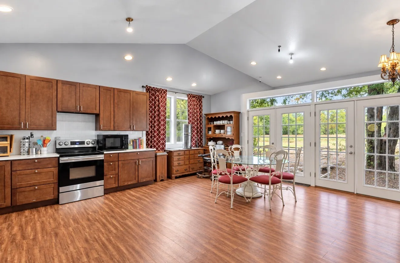 Single Family Residence For Sale in Hunt County , 2757 Lancer Road, Greenville, Texas 75401, 4 Bedroom, 3 Bathroom, Garage spaces, 4,196 Sqft, built in 1975, mls#21401252, Real Estate Agent in Greenville, Homes For Sale in Hunt county, Homes For Sale in Greenville, Realtor in Greenville Texas, Real Estate Brokerage Independent Realty Texas, Luminita Cordes Realtor