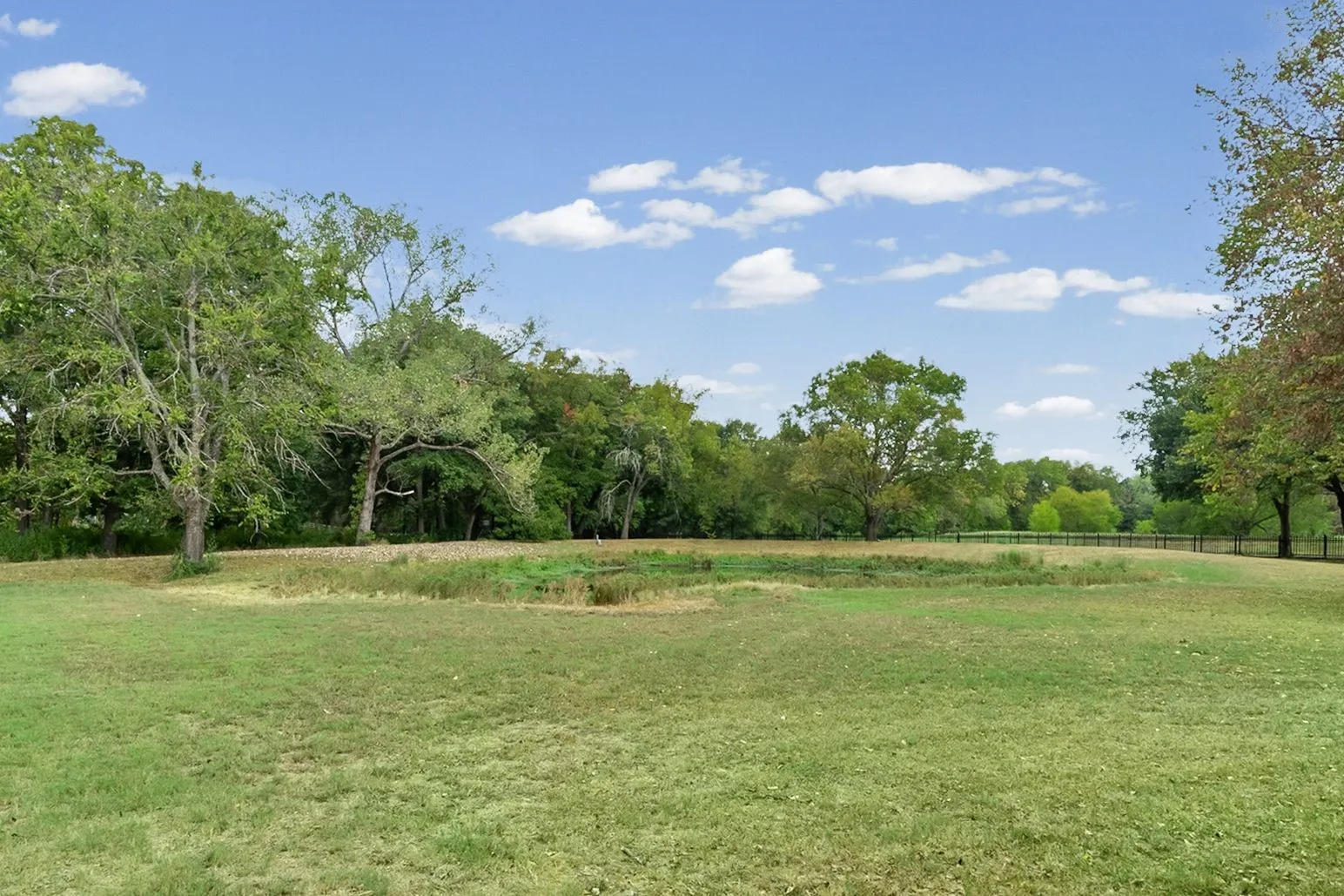 Single Family Residence For Sale in Hunt County , 2757 Lancer Road, Greenville, Texas 75401, 4 Bedroom, 3 Bathroom, Garage spaces, 4,196 Sqft, built in 1975, mls#21401252, Real Estate Agent in Greenville, Homes For Sale in Hunt county, Homes For Sale in Greenville, Realtor in Greenville Texas, Real Estate Brokerage Independent Realty Texas, Luminita Cordes Realtor