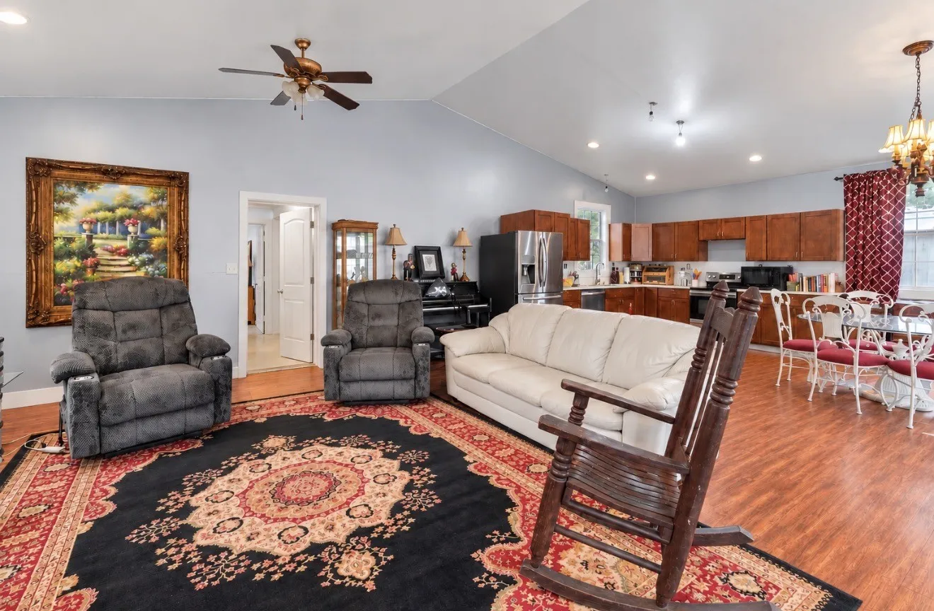 Single Family Residence For Sale in Hunt County , 2757 Lancer Road, Greenville, Texas 75401, 4 Bedroom, 3 Bathroom, Garage spaces, 4,196 Sqft, built in 1975, mls#21401252, Real Estate Agent in Greenville, Homes For Sale in Hunt county, Homes For Sale in Greenville, Realtor in Greenville Texas, Real Estate Brokerage Independent Realty Texas, Luminita Cordes Realtor